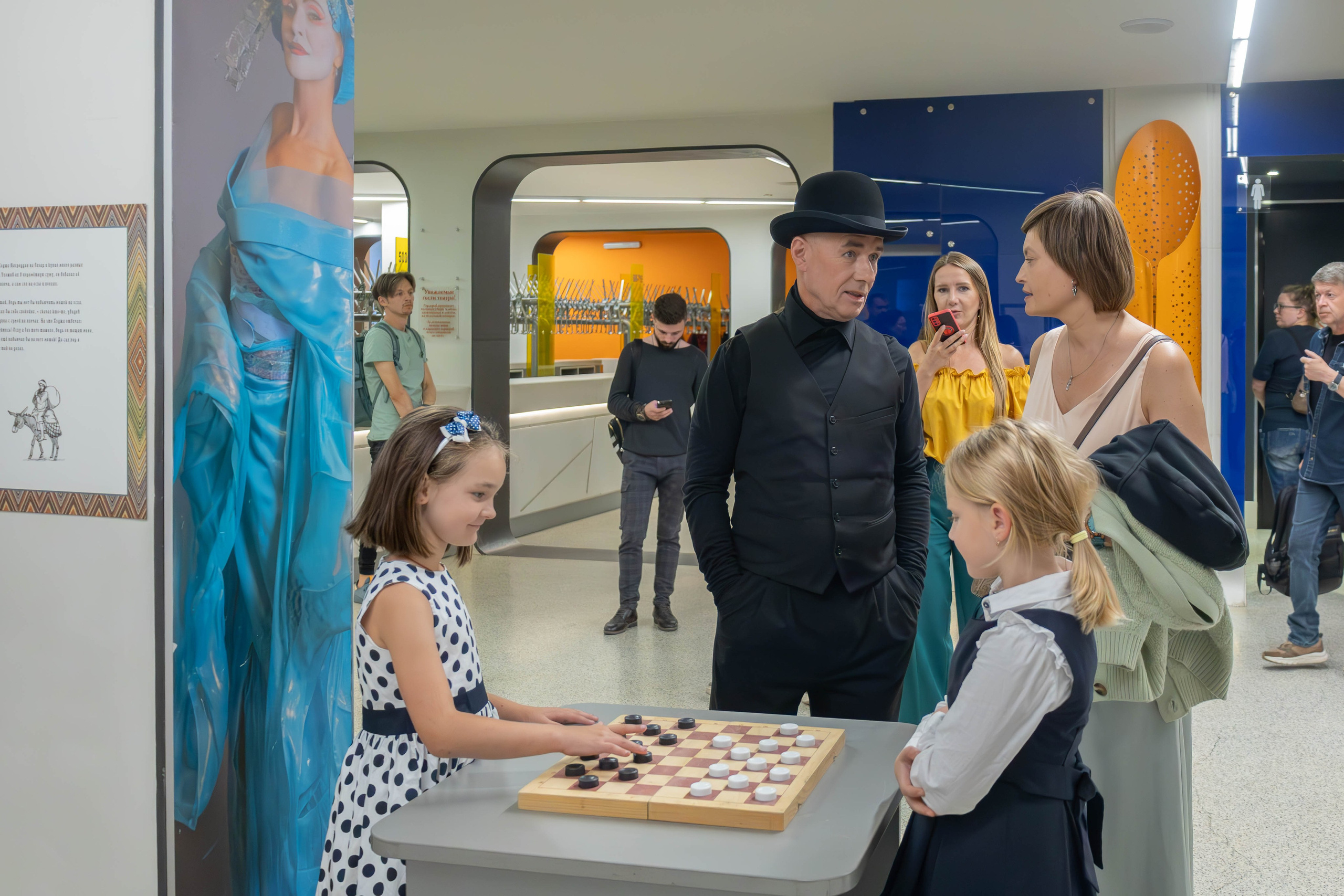 Спектакль «Далеко-далеко на Востоке» в театре Терезы Дуровой