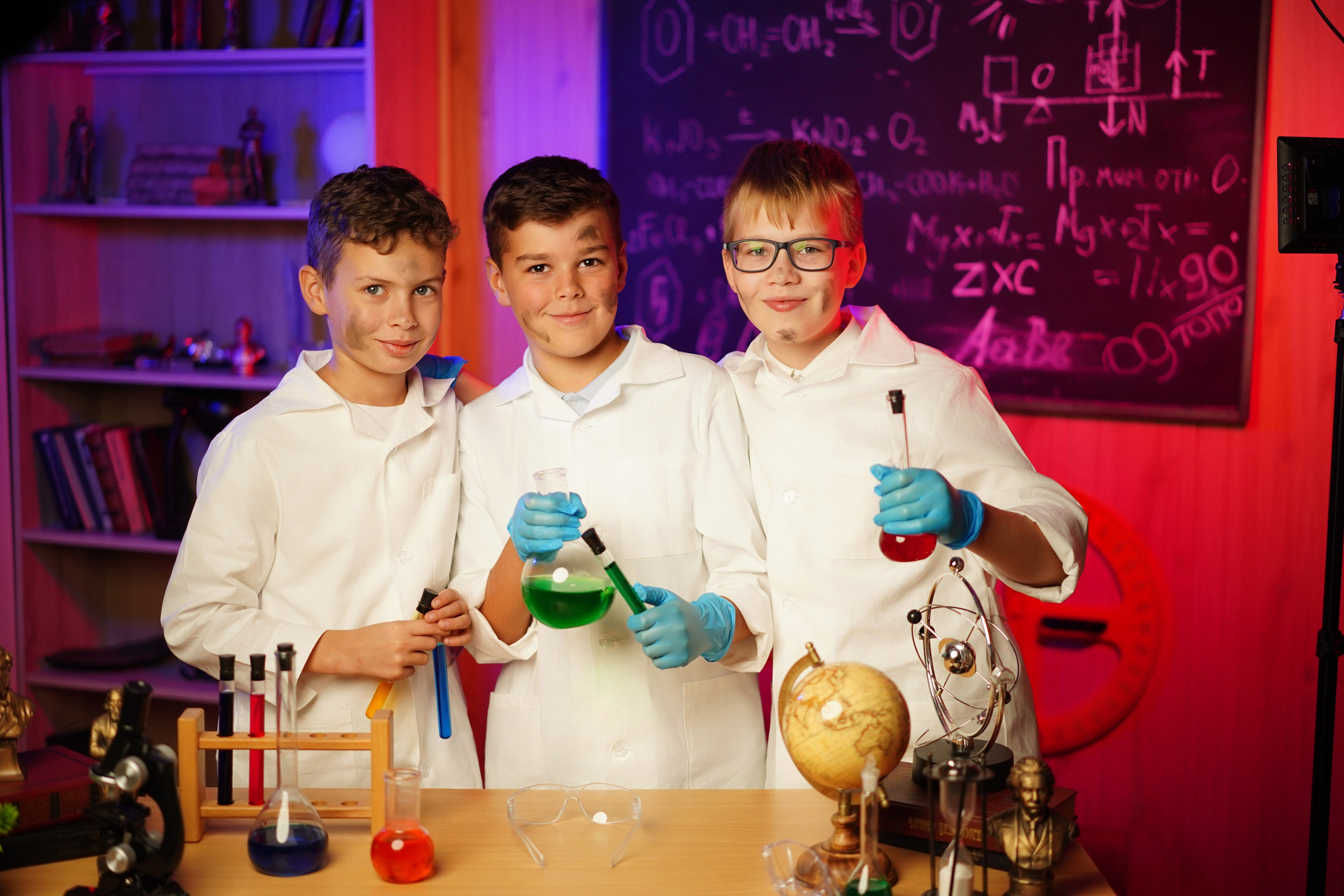 Фотосессия в стиле «Химики». GOTRA — выпускные альбомы в Тюмени