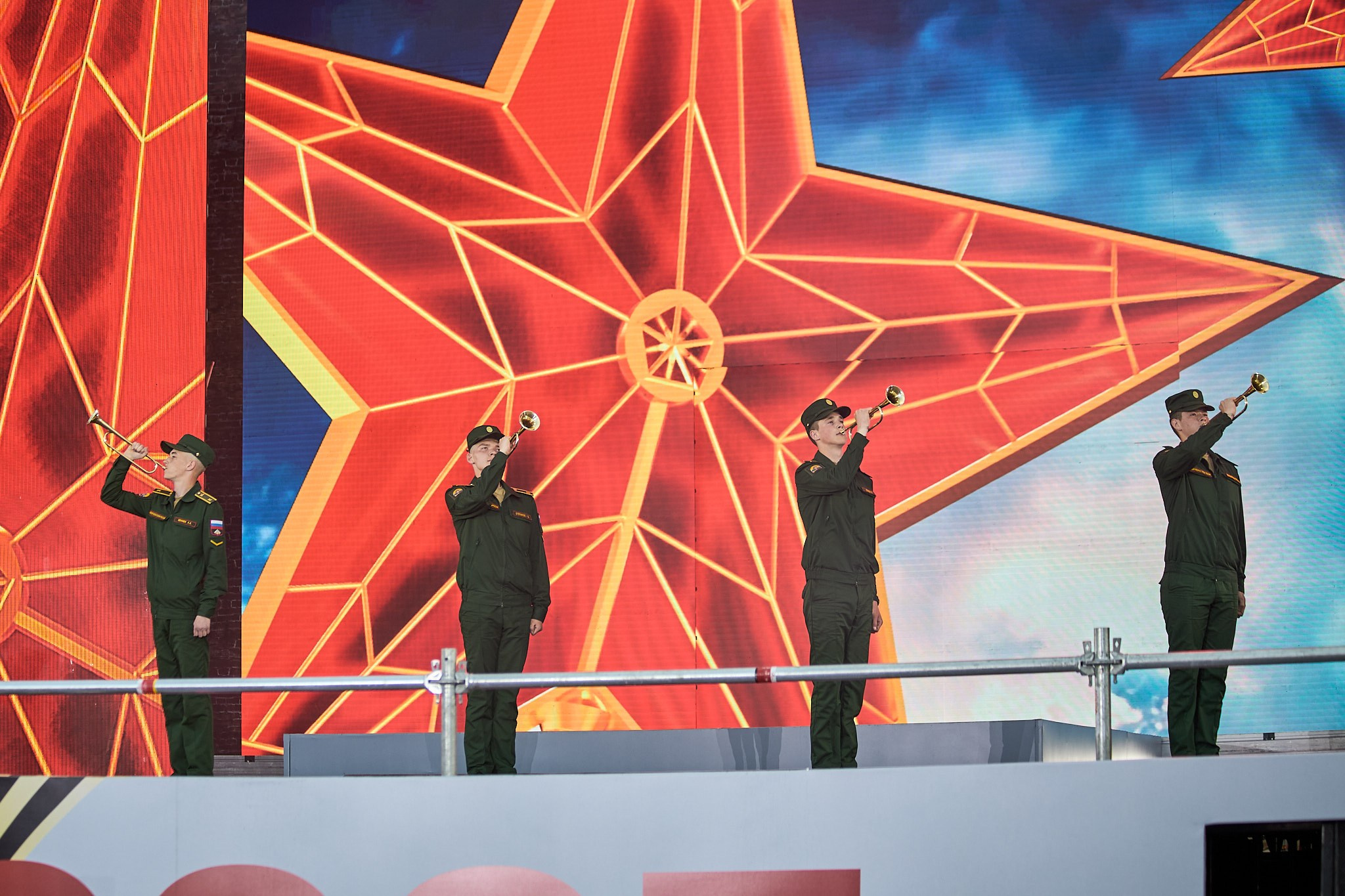 Концерт 9 мая 2025 года на соборной площади. Фотограф Омск | Александр Вандеров