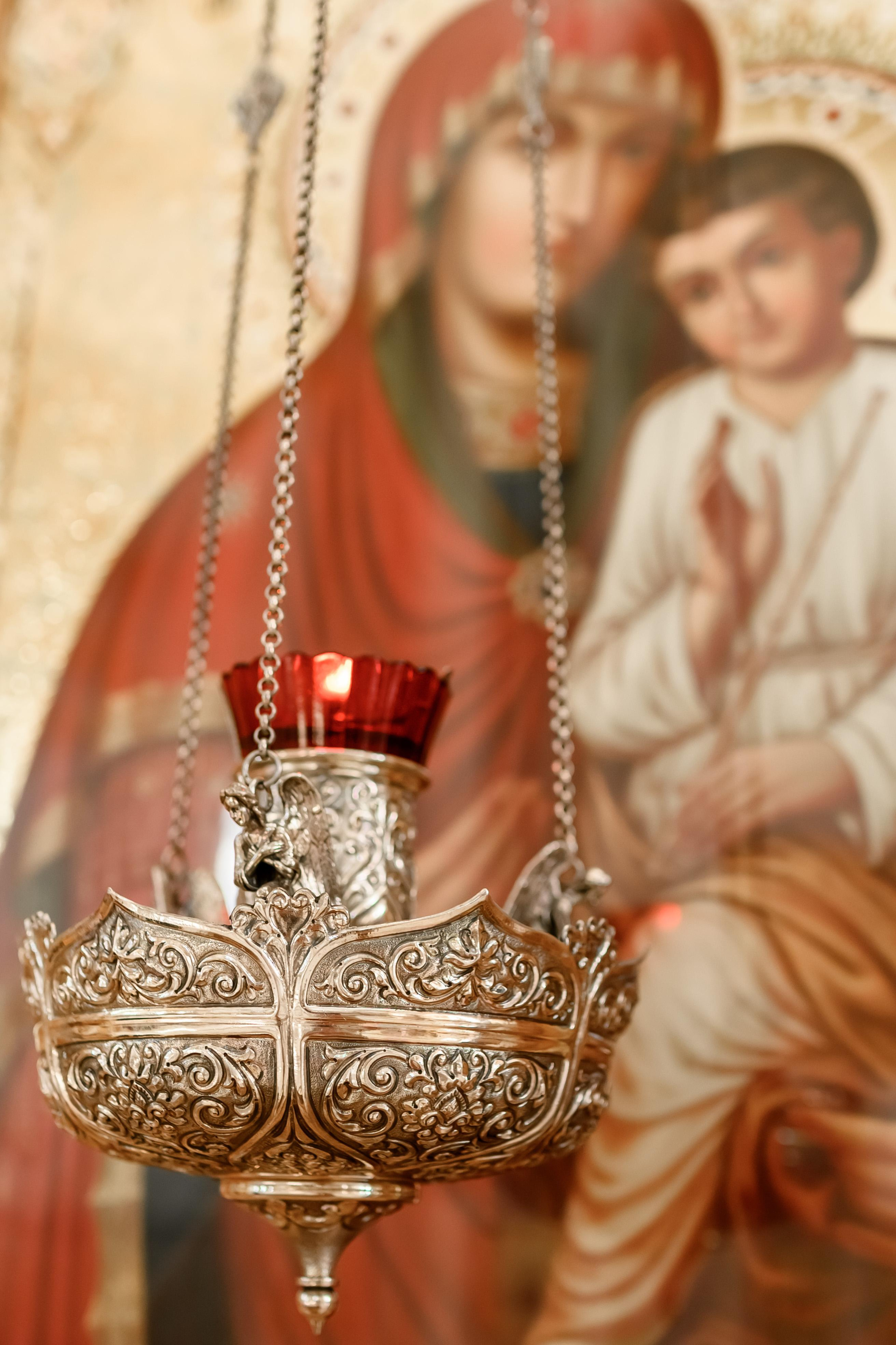 Таинство крещения Есении в Храме Петра и Февронии. Юлия Басня семейный и свадебный фотограф в Донецке