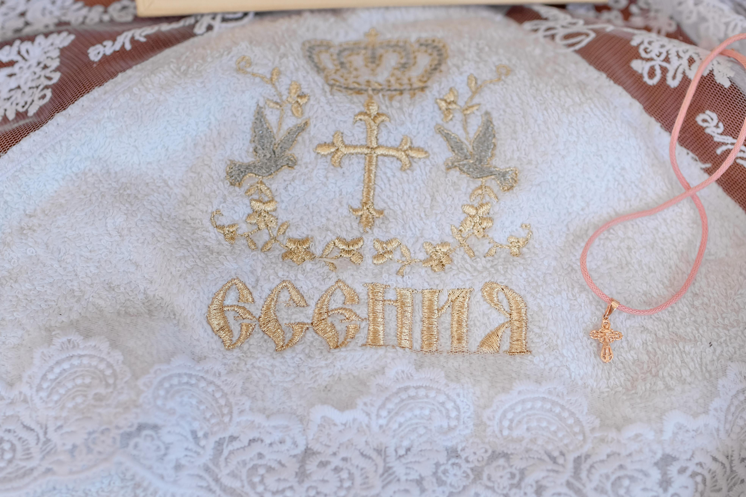 Таинство крещения Есении в Храме Петра и Февронии. Юлия Басня семейный и свадебный фотограф в Донецке