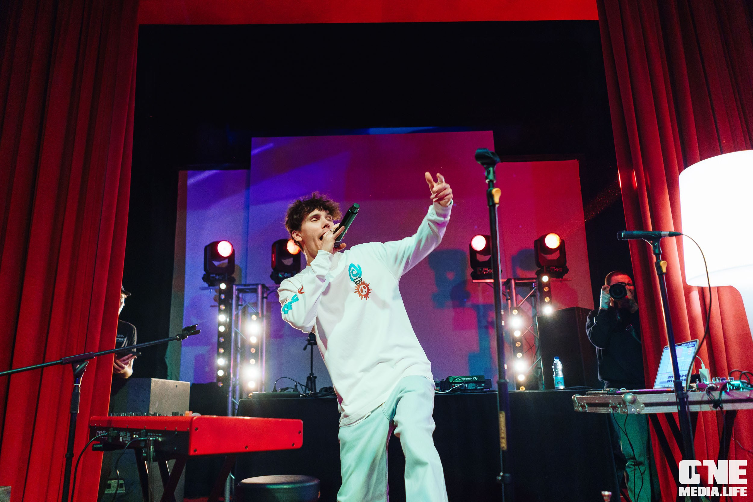 Фоторепортаж из клуба UNIVERSAL. One Media Life: фоторепортажи, фотоотчеты с мероприятий и заведений