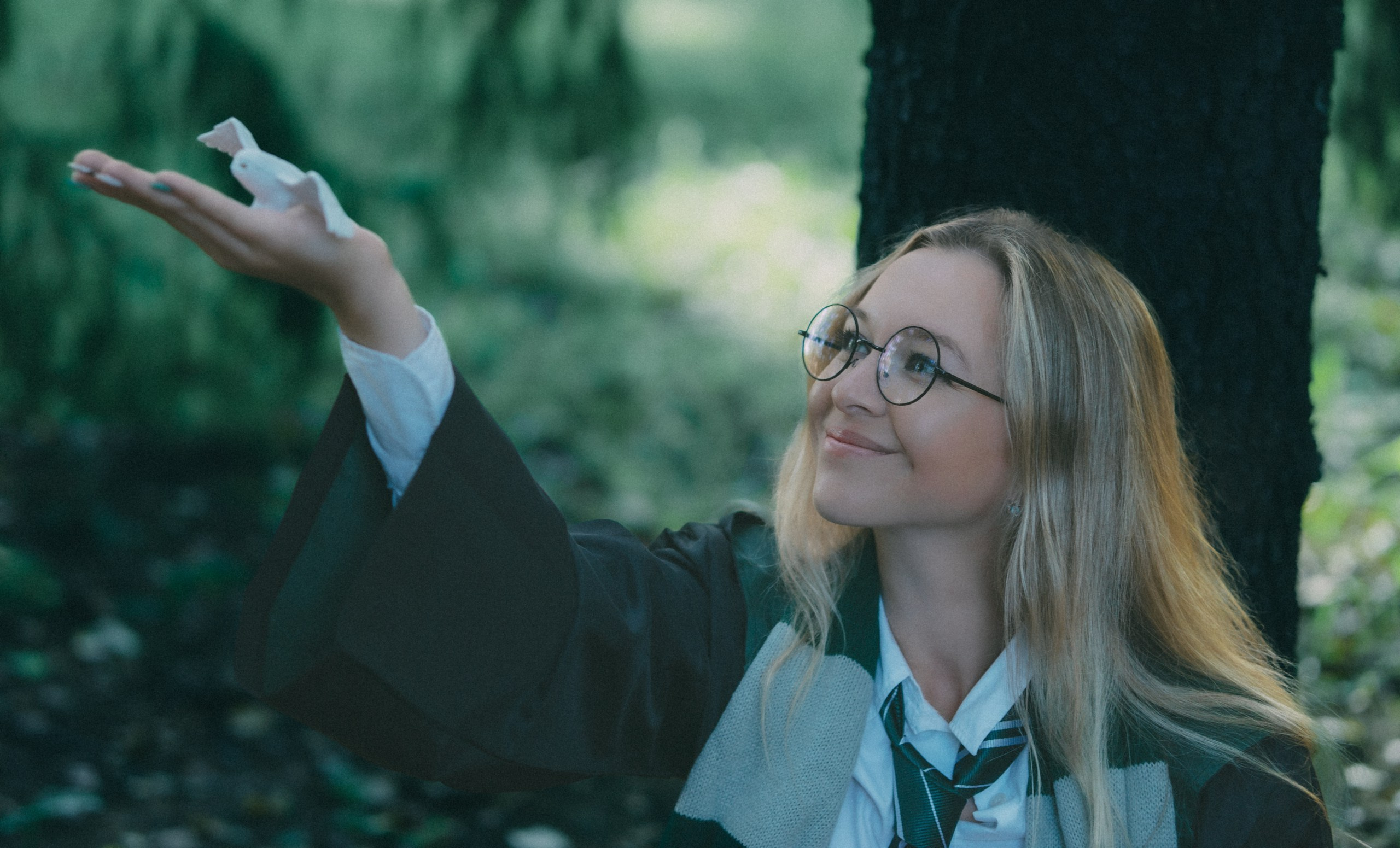 Тематическая фотосессия в стиле Гарри Поттера. Фотосессия в волшебном лесу. Фото с маховиком времени.