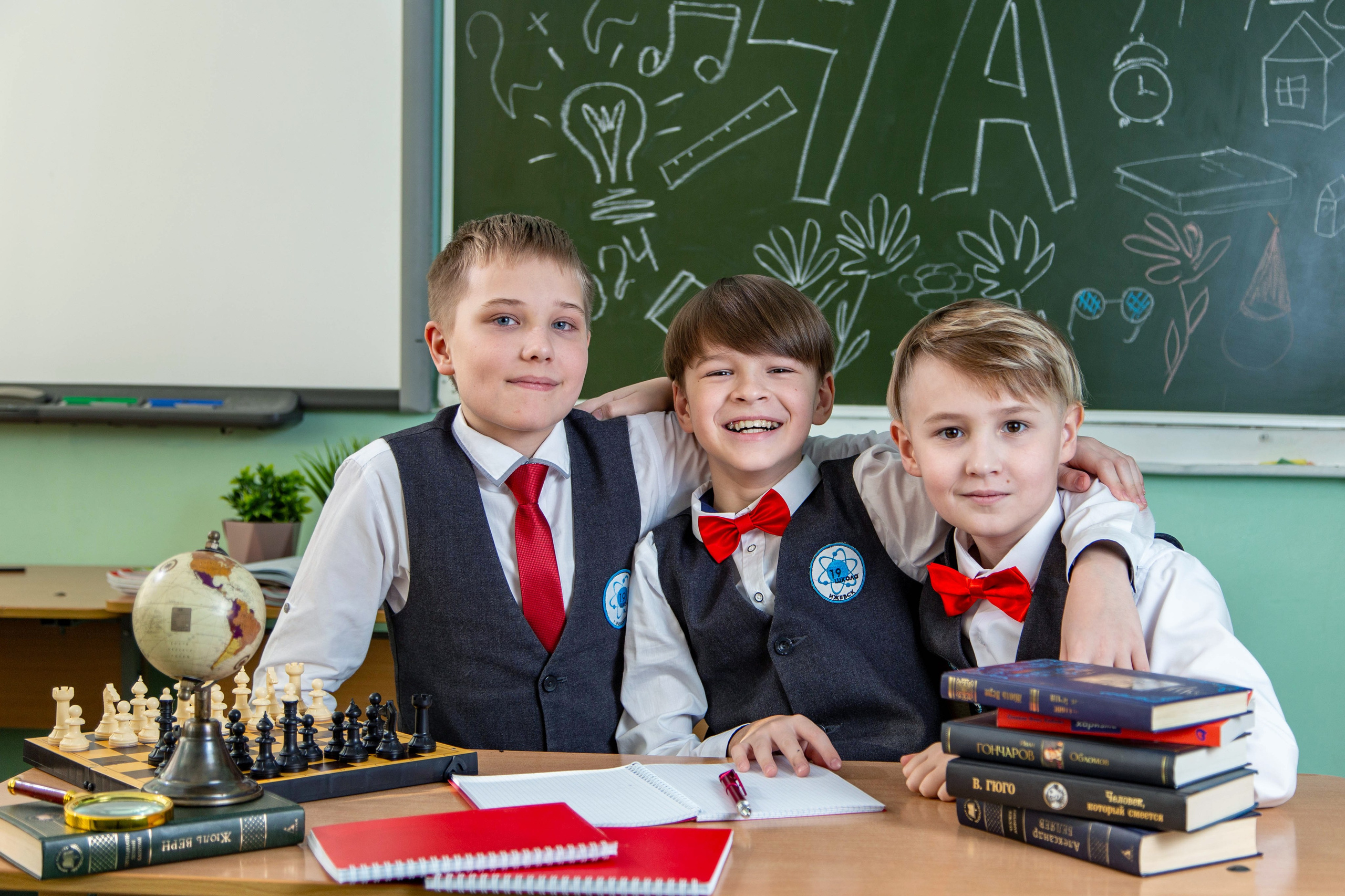 ШКОЛЬНЫЙ И ДЕТСКИЙ ФОТОГРАФ В ИЖЕВСКЕ ОКСАНА ПЕРЕВОЗЧИКОВА, ВЫПУСКНЫЕ АЛЬБОМЫ