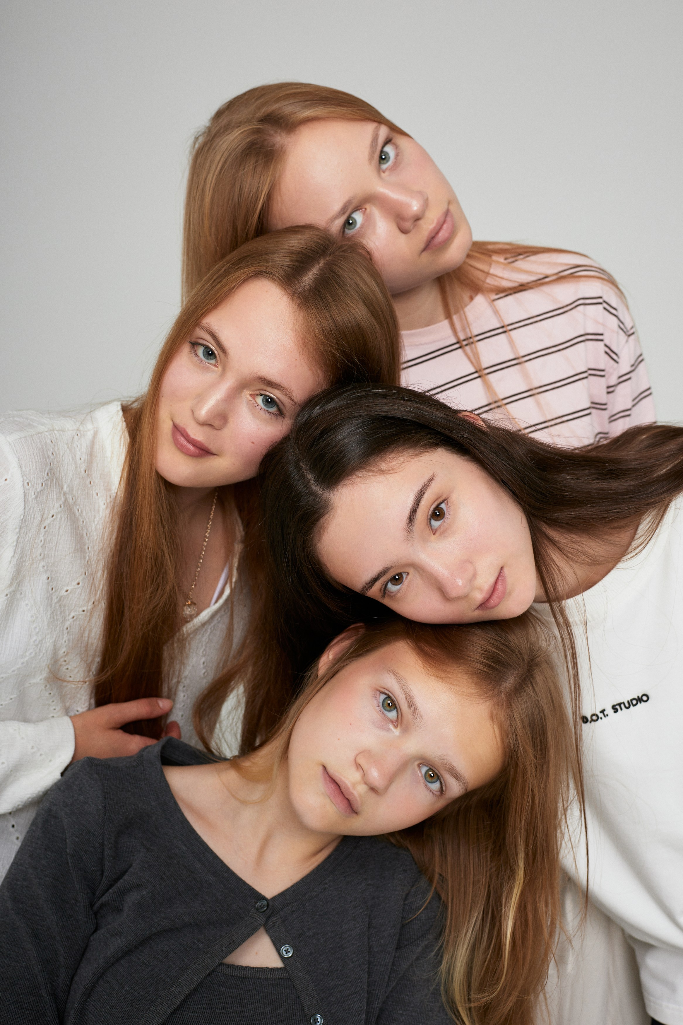 Выпускные альбомы Cardsi