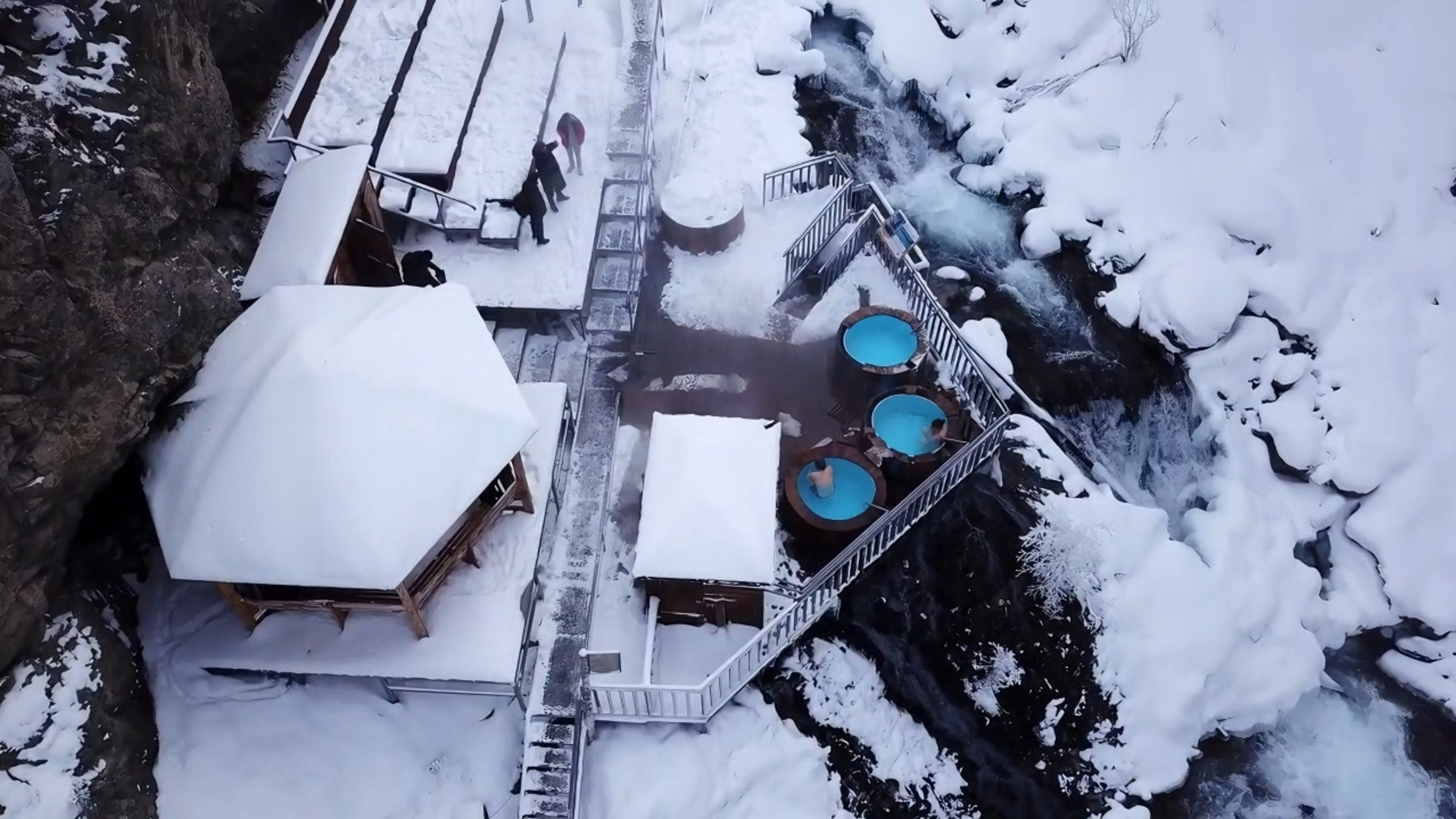 Melon Travel в Алматы: экскурсии и джип туры в Чарынский каньон, озера Каинды, Кольсай, Иссык, национальный парк Алтын Эмель