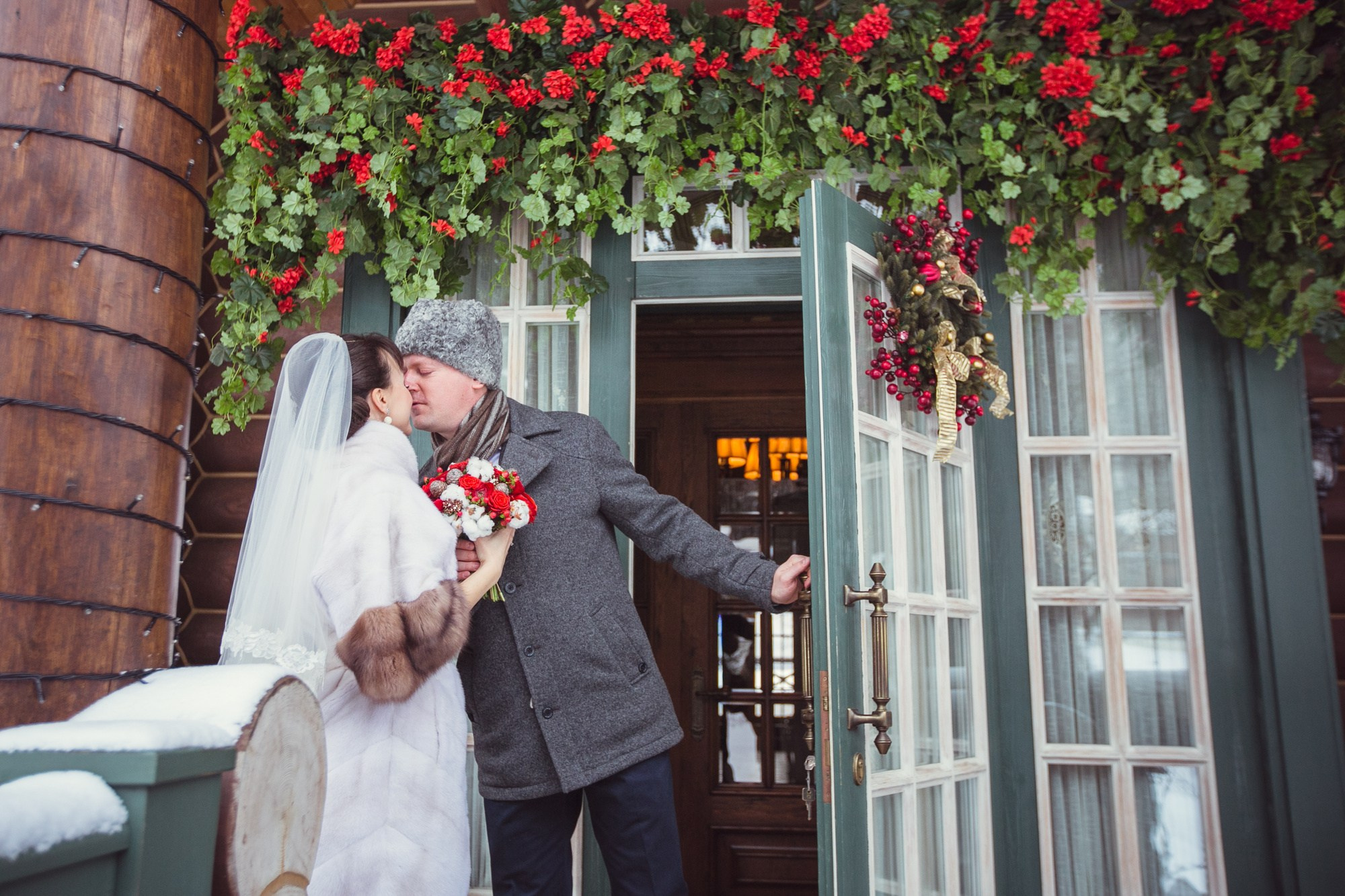 Зимняя свадьба в русских традициях. Семейный, портретный и свадебный фотограф в Санкт-Петербурге и Москве