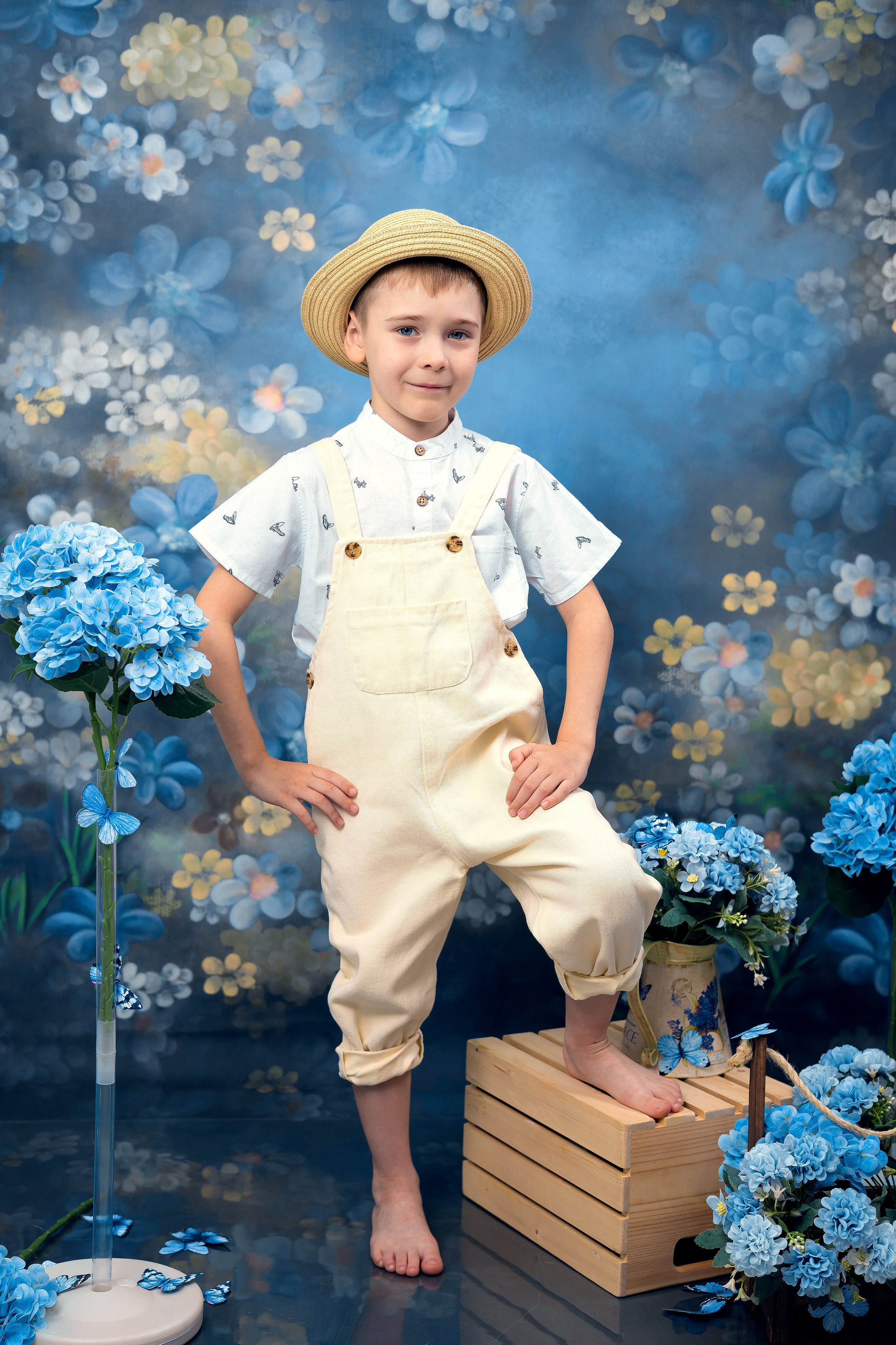 мальчик босиком