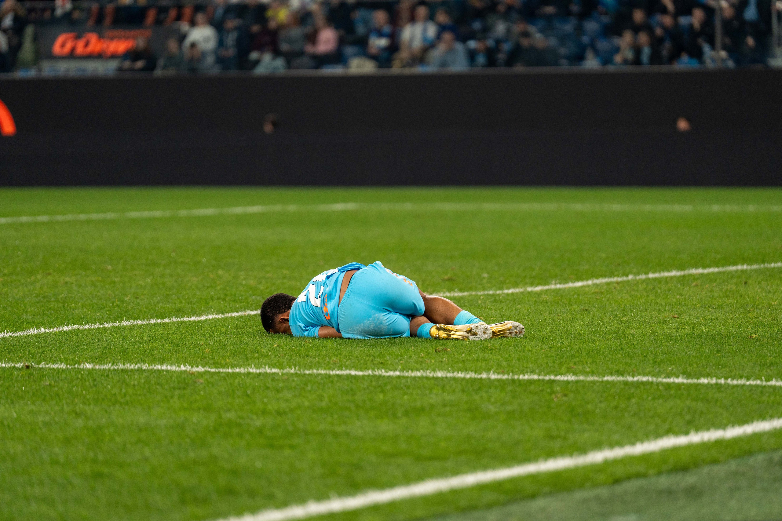 Зенит — Динамо, 13-й тур РПЛ: репортажная съёмка на Газпром Арене | Антон Гауф, спортивный фотограф Санкт-Петербург. Спортивный фотограф в Санкт-Петербурге | Антон Гауф