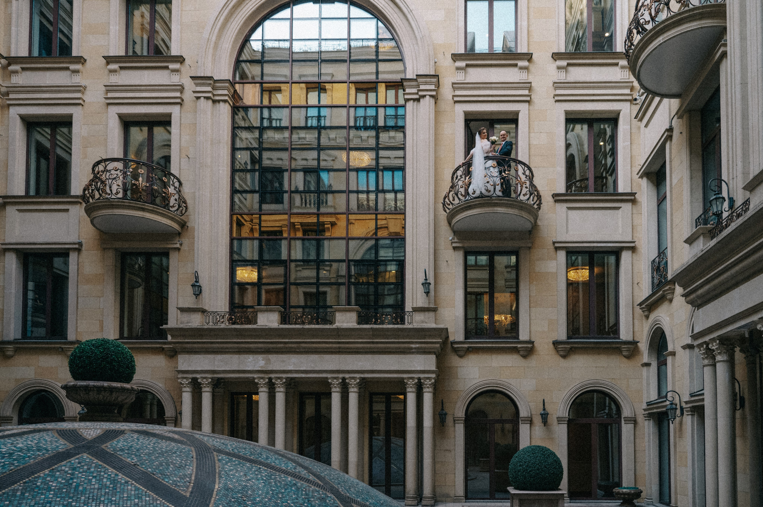 Свадьба для двоих с прогулкой в The St. Regis Москва Никольская 5*. Свадебный и семейный фотограф Виктория Носачёва. Щелково, Москва и МО