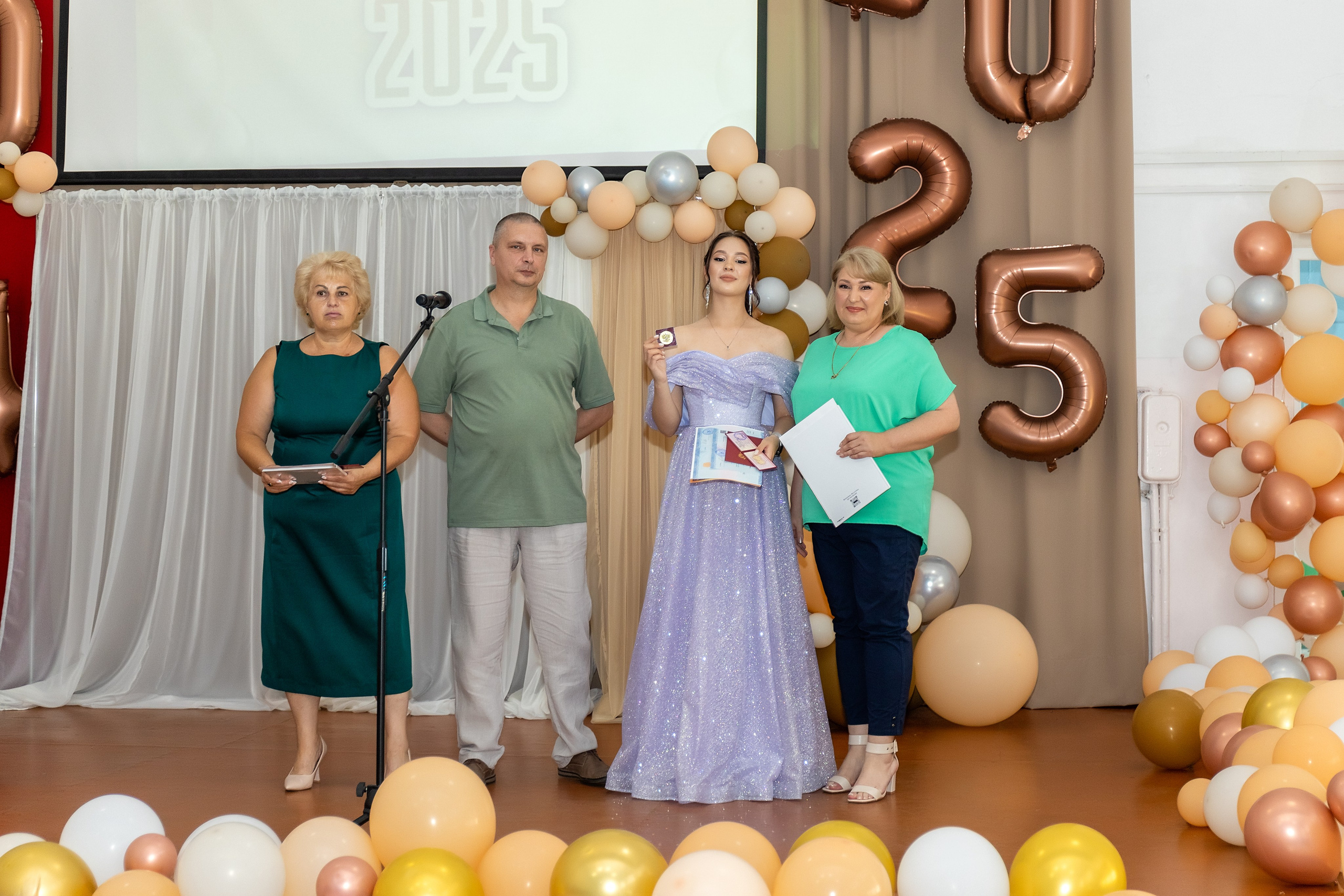 Выпускной. Школа 22, 11 класс. Стильный выпускной альбом Владивосток фотограф Вероника Мигачева