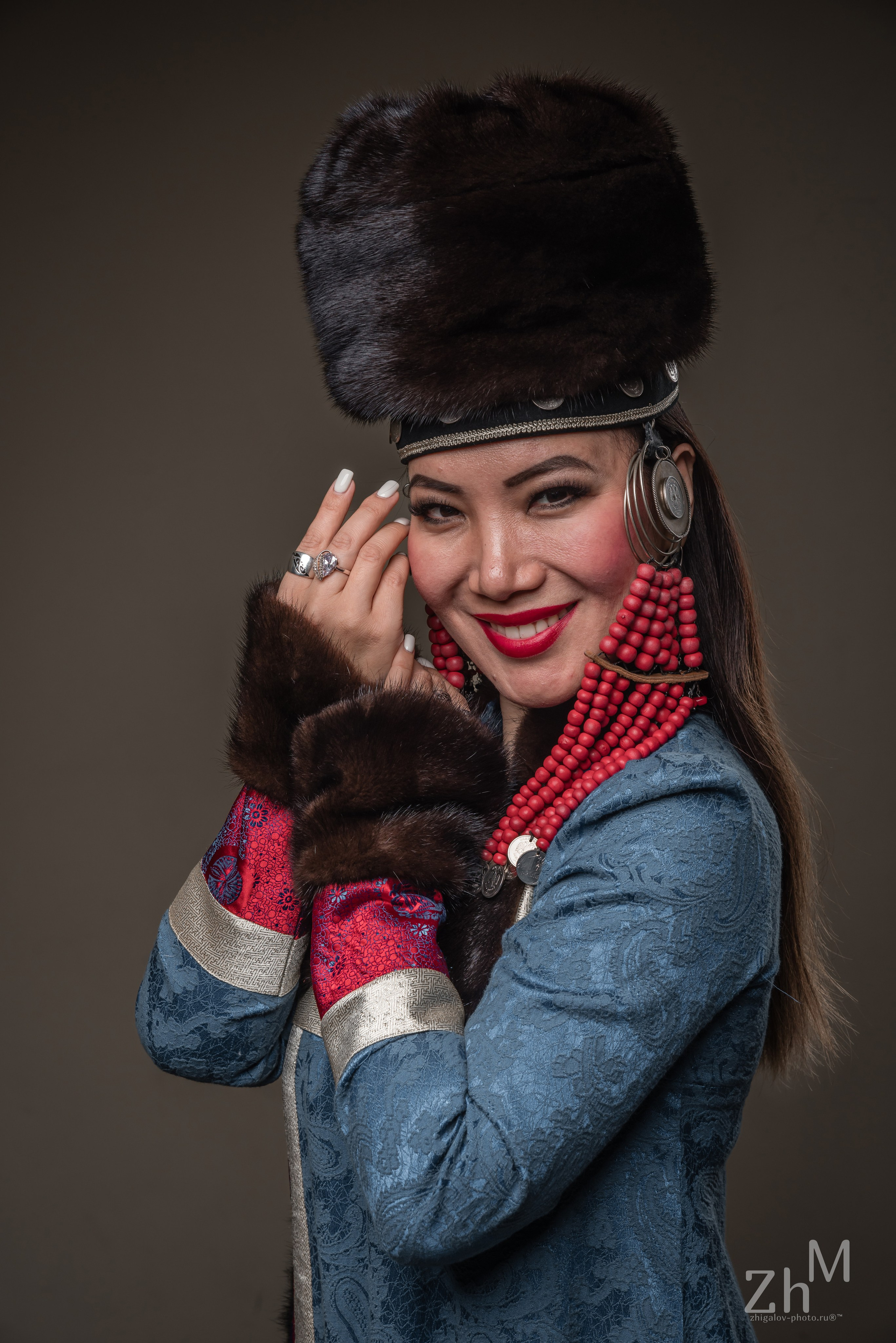 Съёмка в бурятских национальных костюмах. Семейный и свадебный фотограф в Иркутске Максим Жигалов