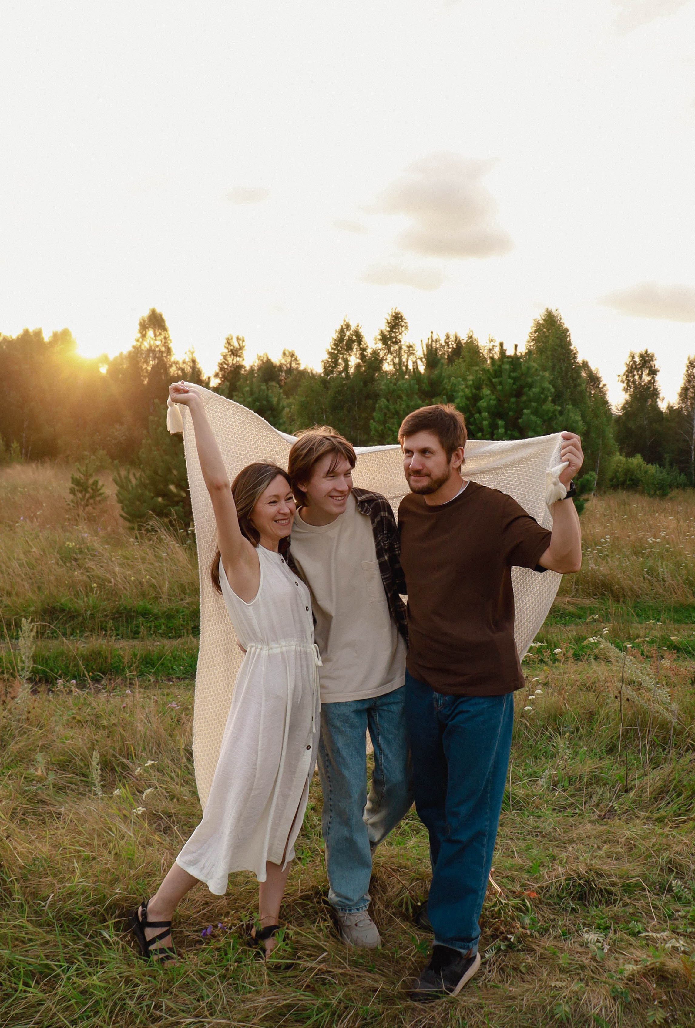 Семья в поле. Фотограф Александра Коновалова