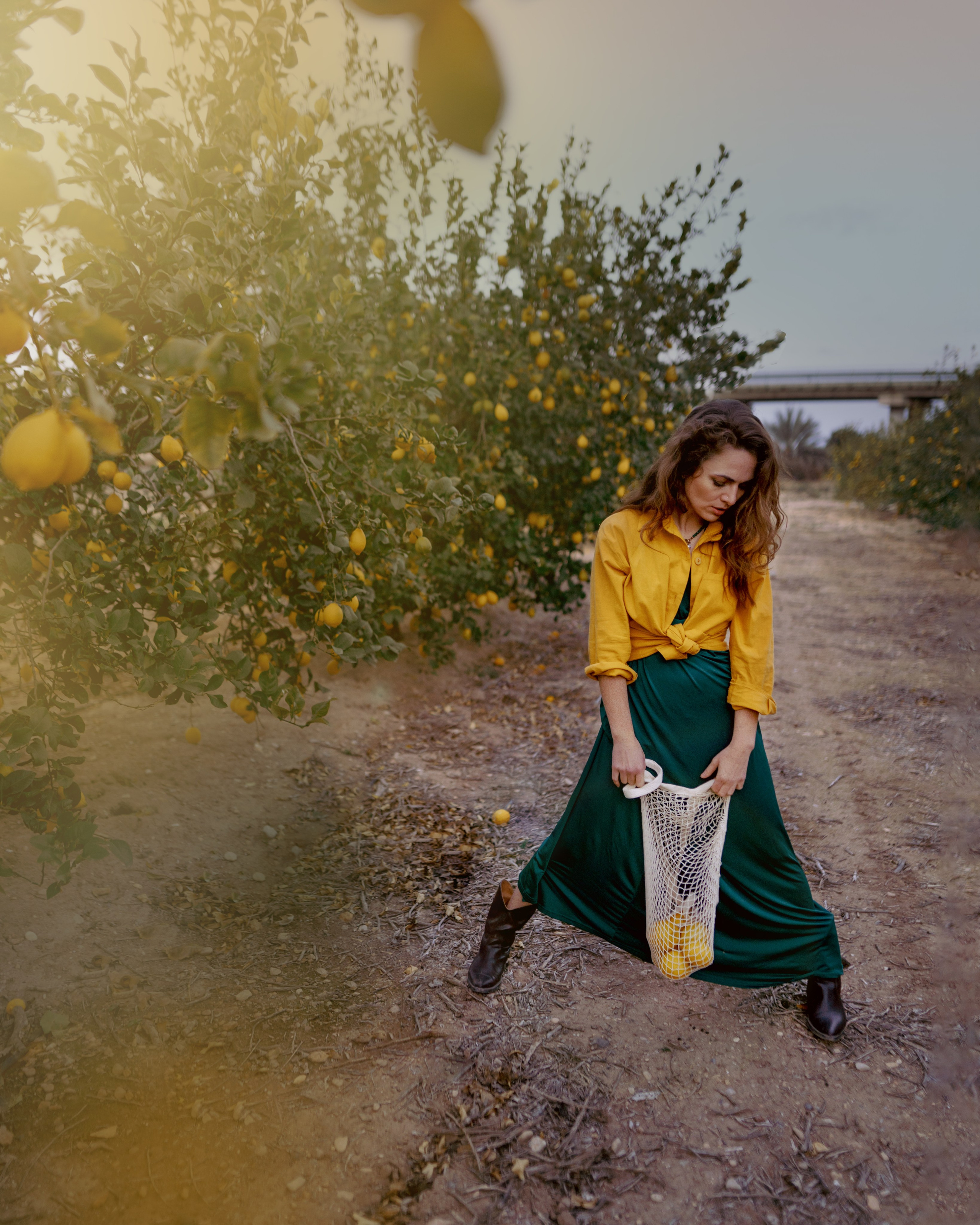 фэшн фотосессия в саду лимонов в Аликанте