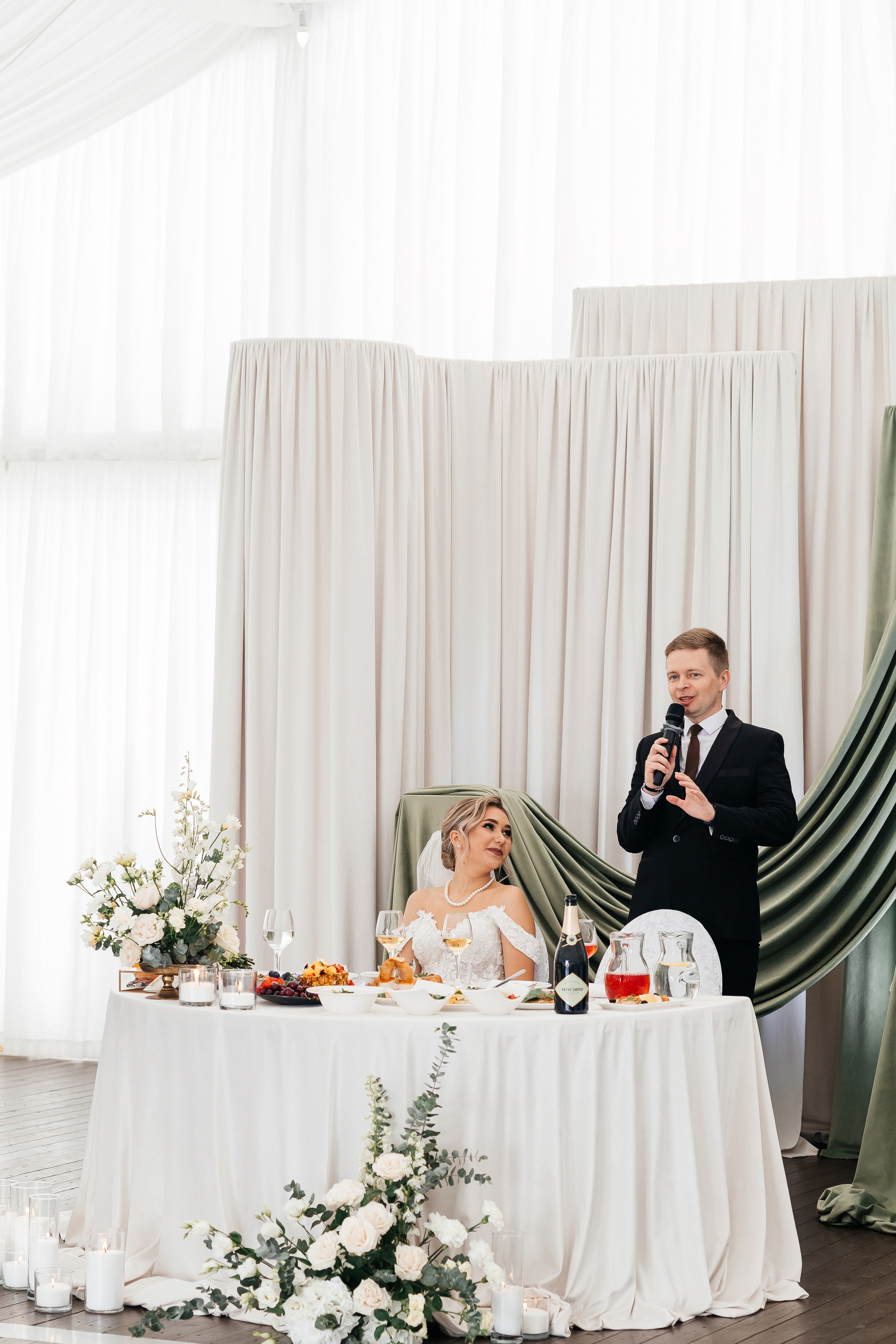 Красивая летняя свадьба в шатре. Олег Сверчков | Свадебный фотограф Вологда