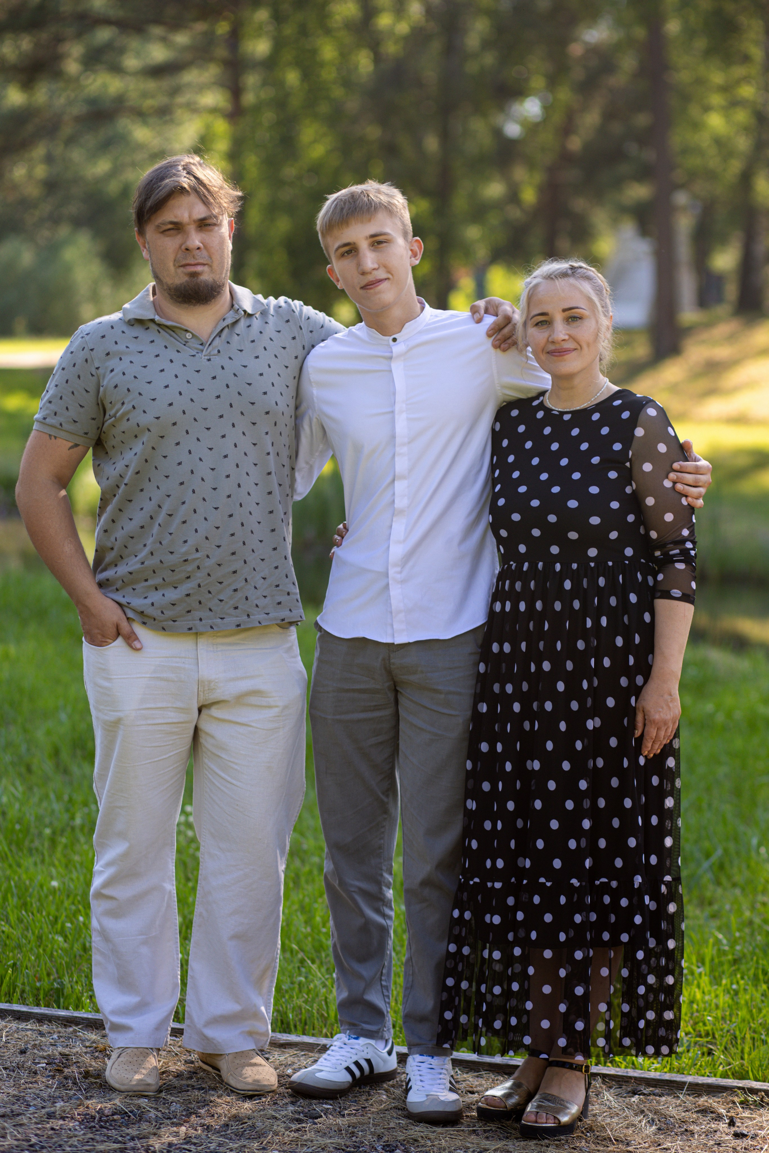 Фотосессия на выпускной. Школа № 12, 11 класс, 2024 г. Студия выпускных альбомов Остров