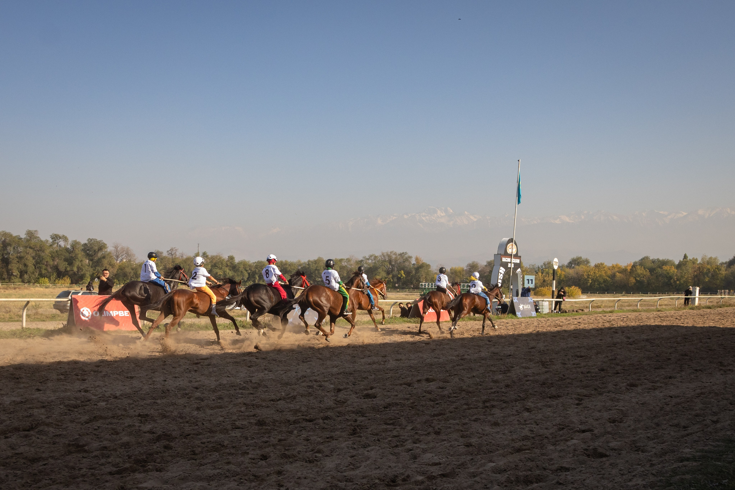 Фоторепортаж Финал Казахстана по байге в Алматы — скорость, пыль и полный драйв. Коммерческий и репортажный фотограф в Алматы — Jora Abramov