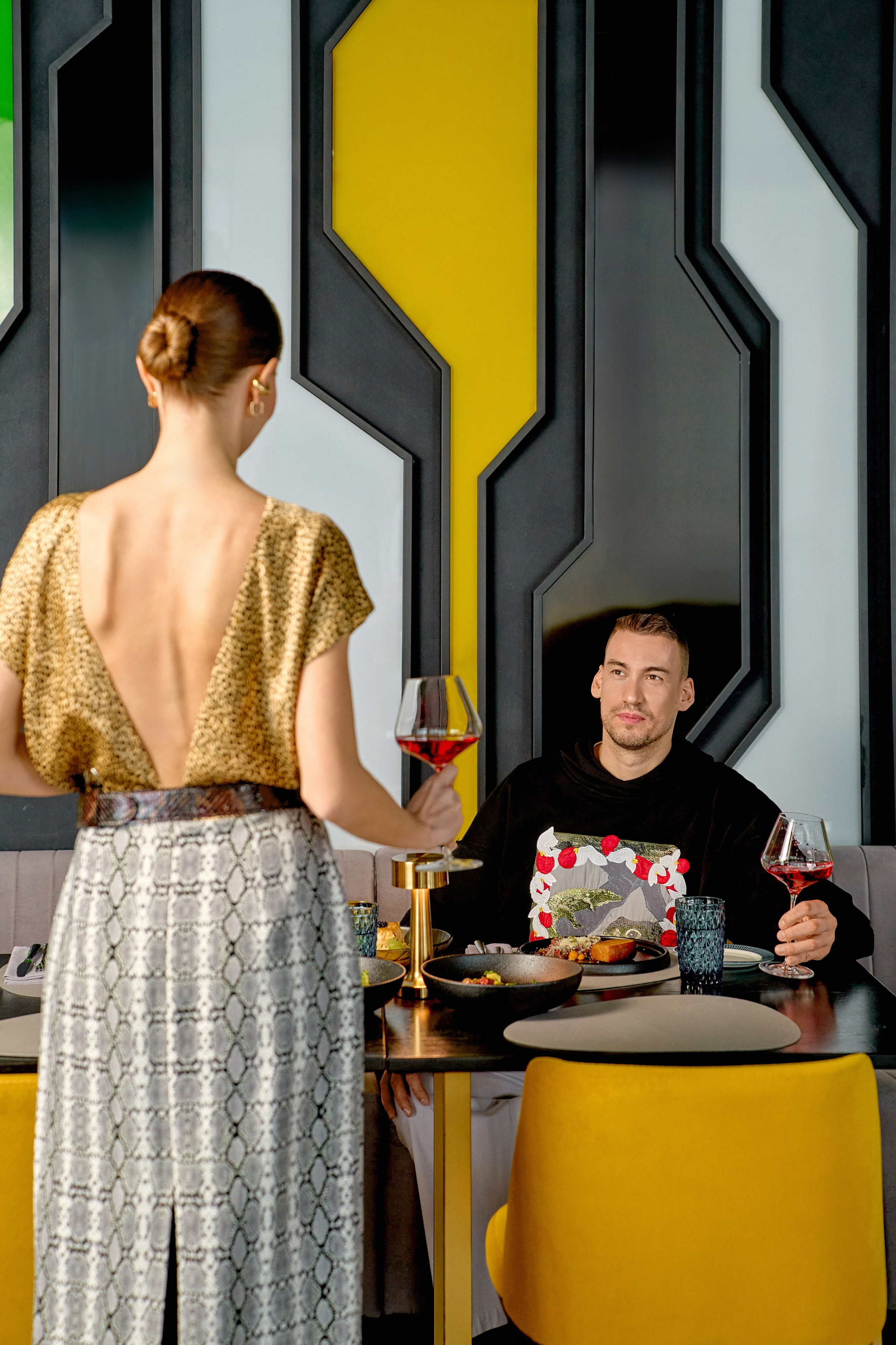 РЕСТОРАН ФАВОРИТ НА ИГОРЕ ДРАЙВ