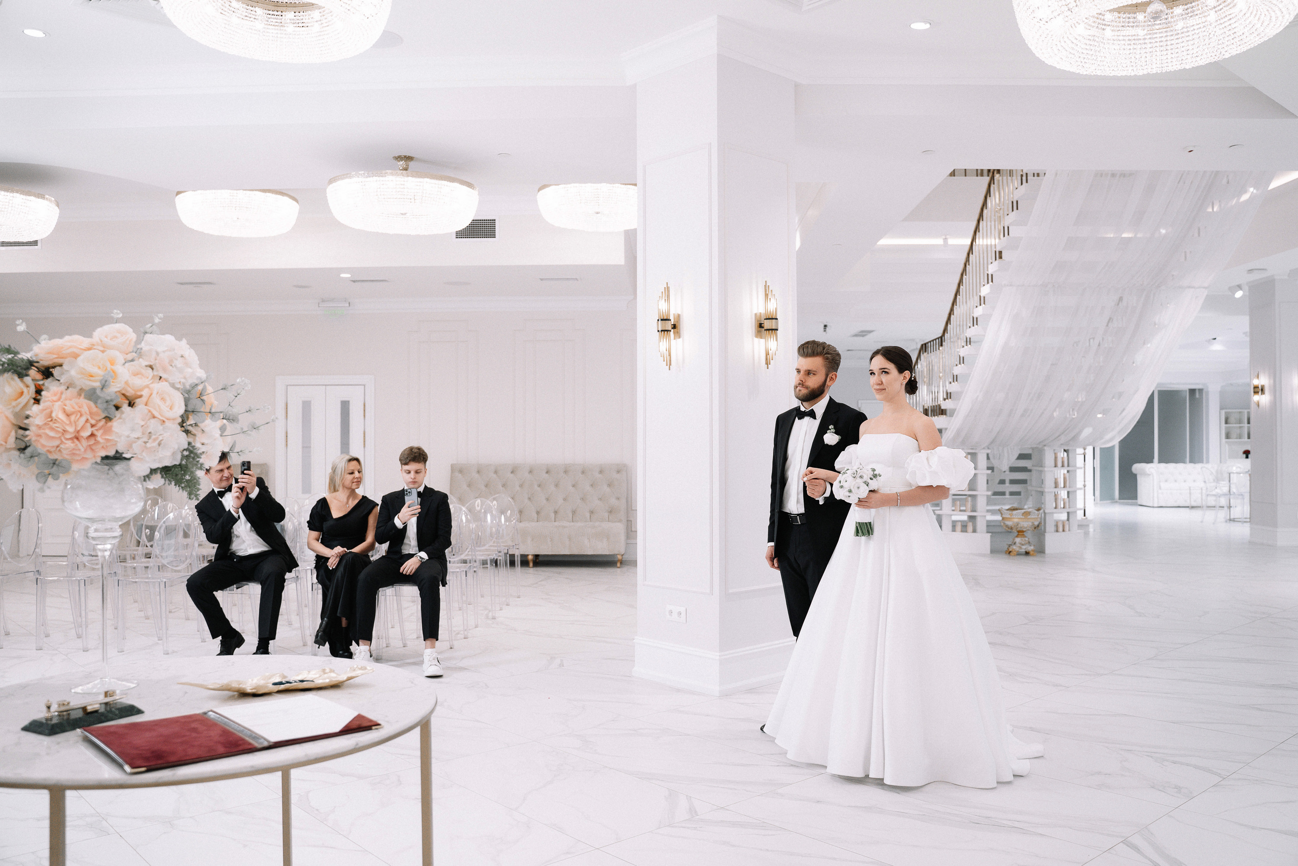 Свадебный фотограф на регистрации брака в The Great Hall Yakimanka