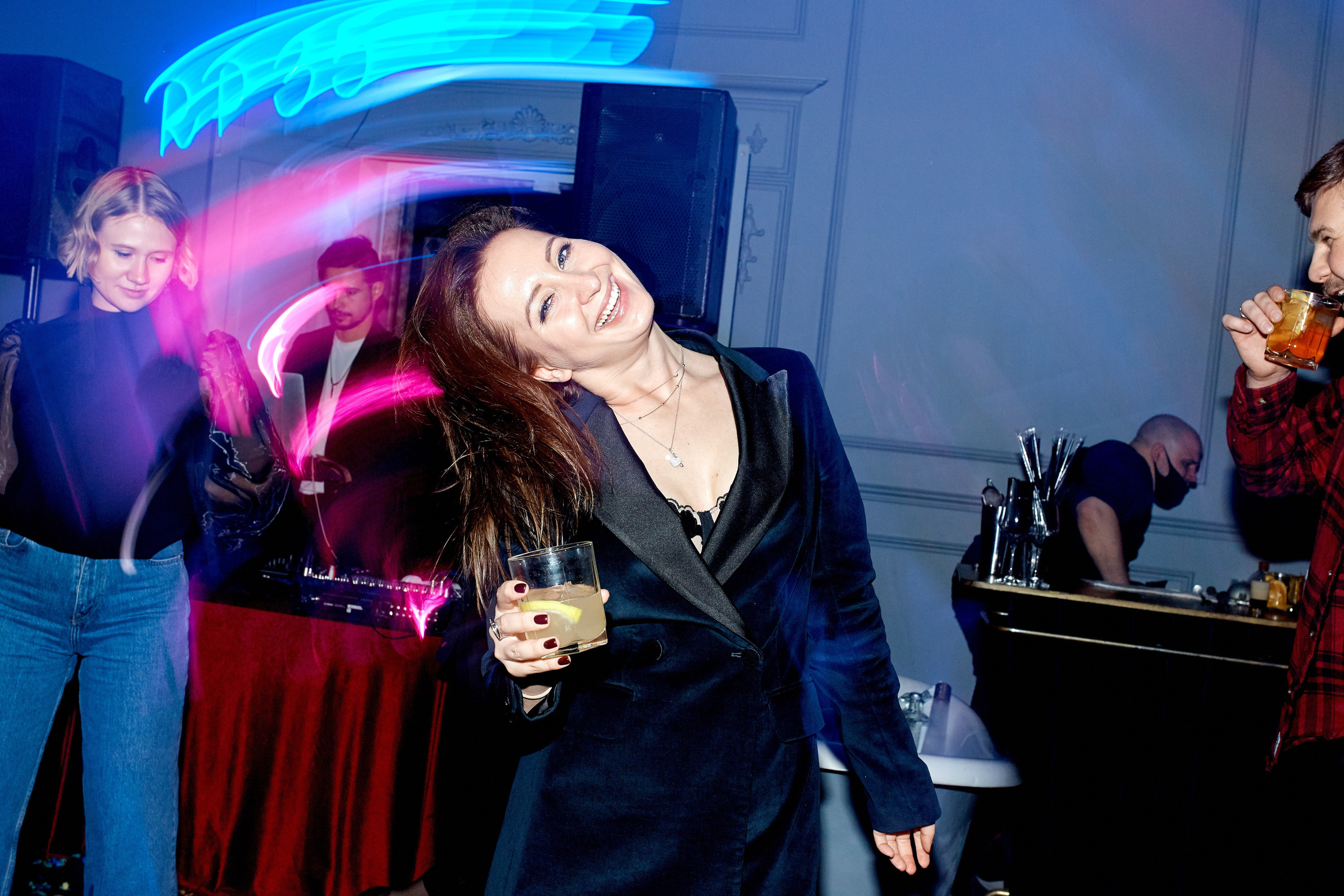 Фотограф на юбилей в Москве, заказать услуги фотосъёмки — Цены и стоимость услуг профессионального фотографа на юбилей