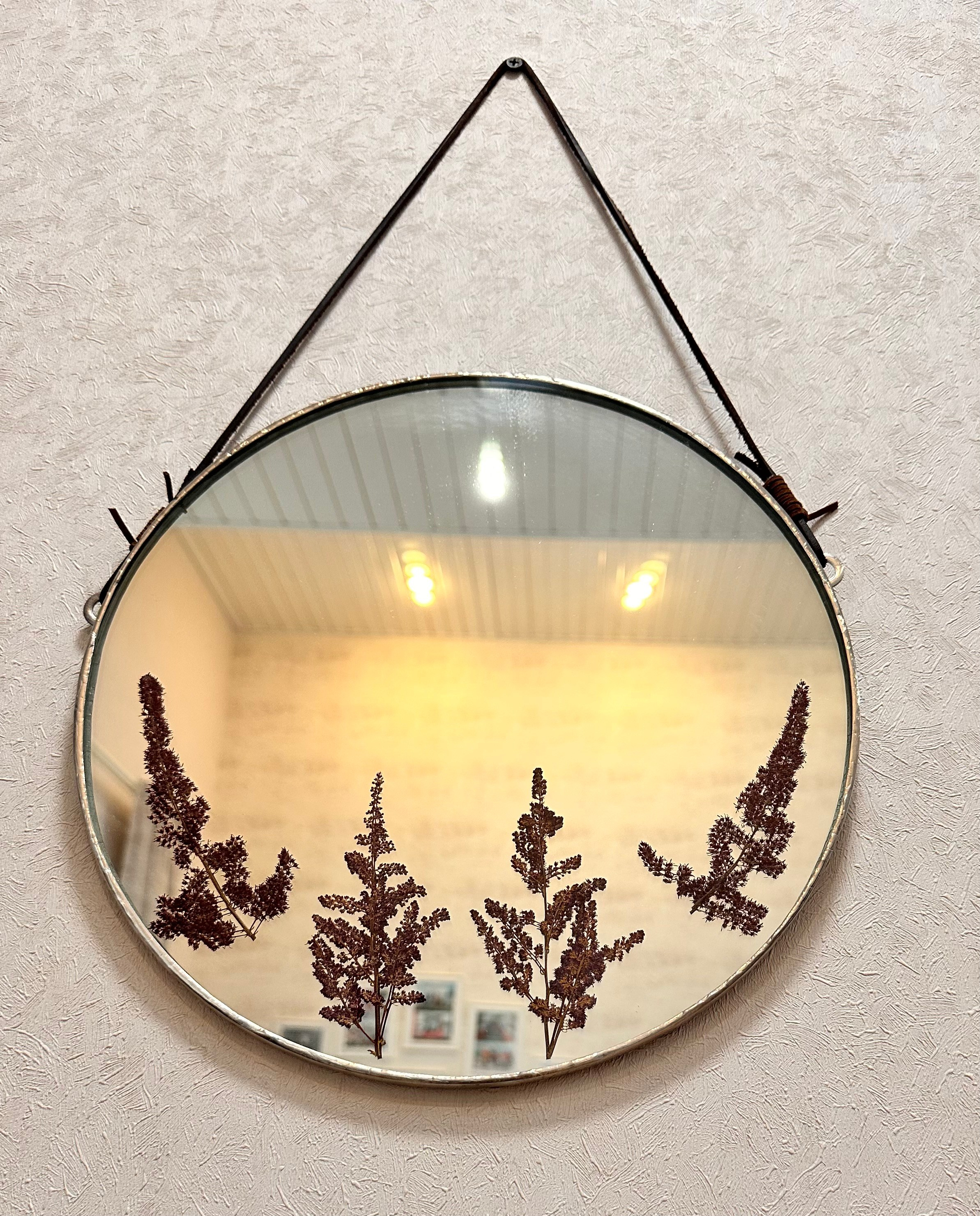 Зеркало «Астильба» круг 30 см. Оформляю пространства. Витражи с сухоцветами в технике Тиффани