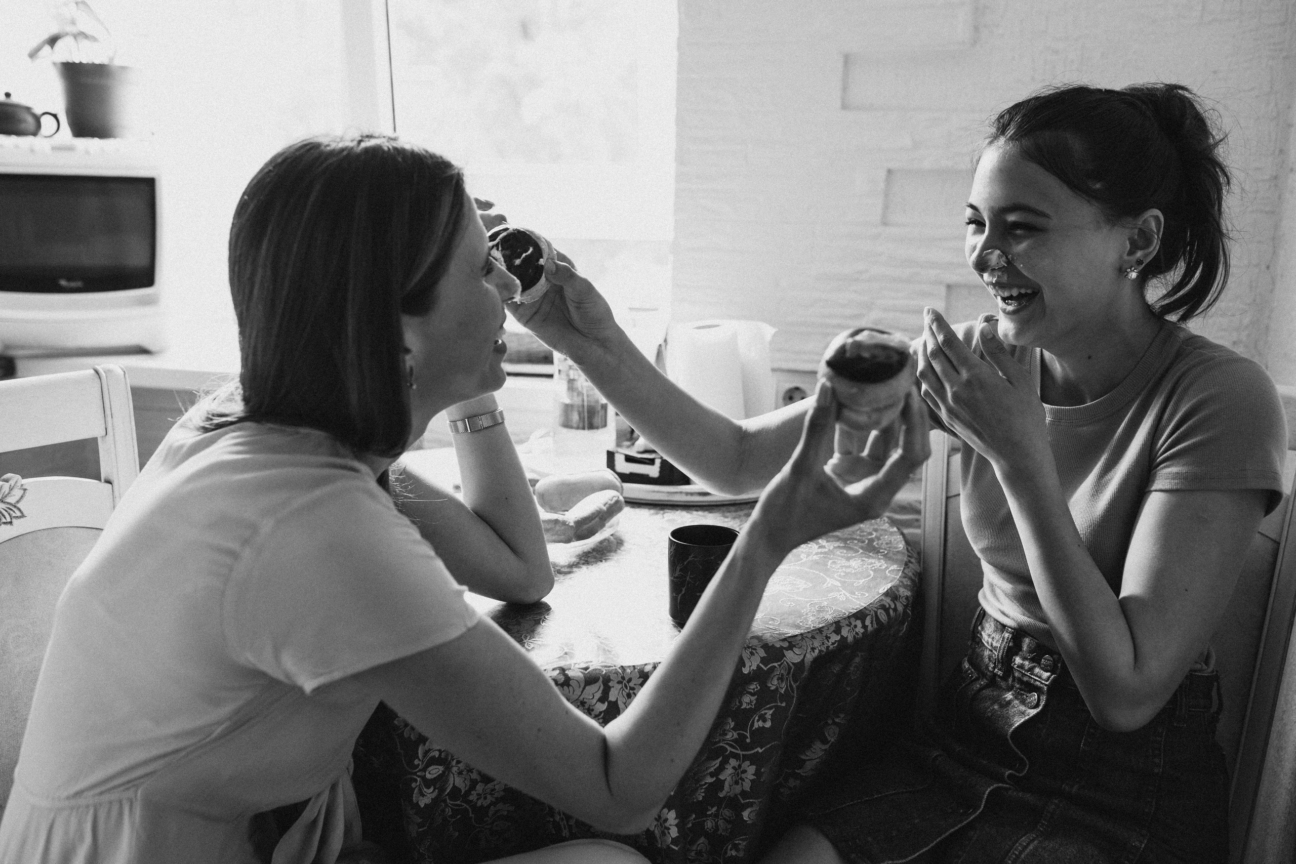 Домашняя съемка Аня и Кира. Фотограф новорожденных, детей и беременности г. Волгодонск Дарья Илькова