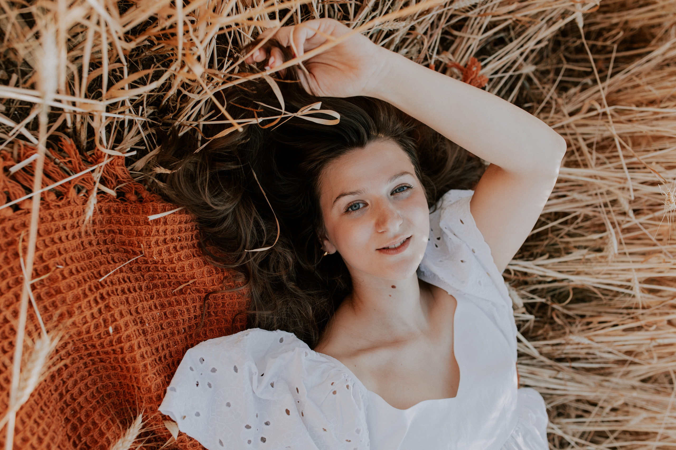 Карина и Александра в пшеничном поле. Фотограф новорожденных, детей и беременности г. Волгодонск Дарья Илькова