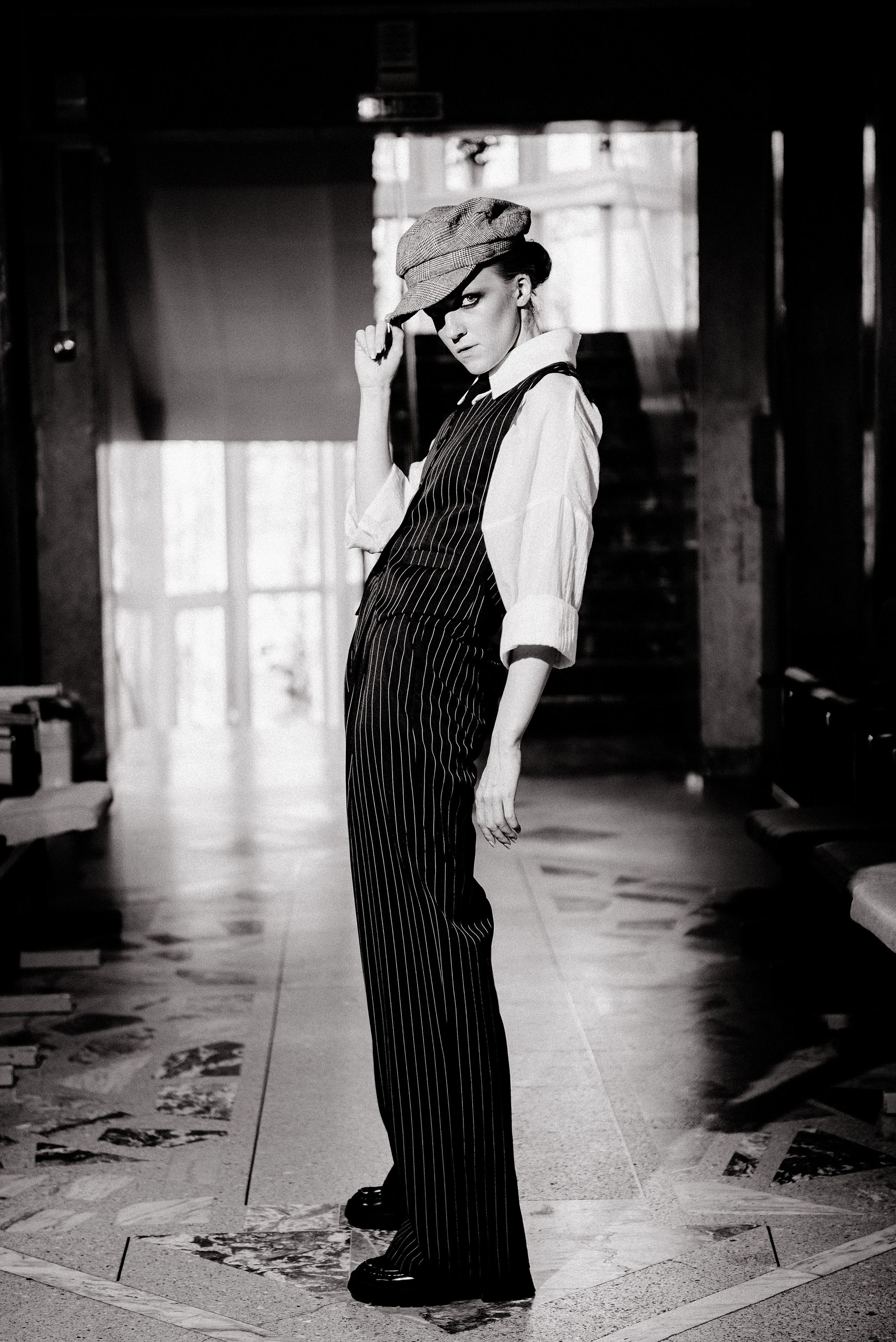 Фотосессия девушки в белом total-look — чистый стиль