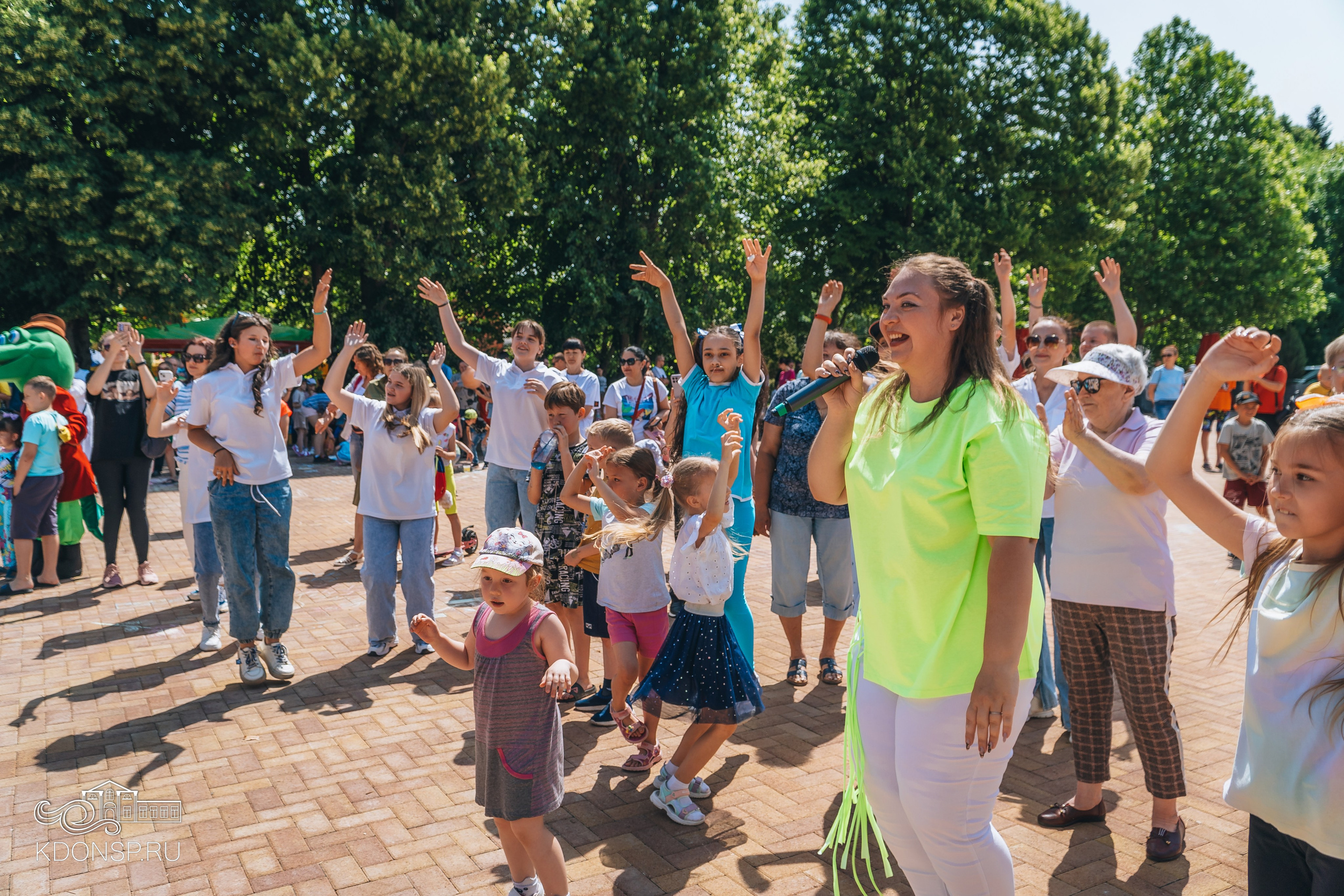 Должны смеяться дети. Новотитаровский Дом культуры
