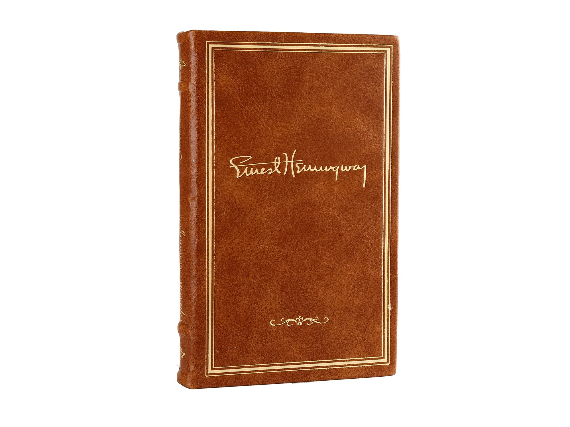 Коричневая книга с золотыми буквами