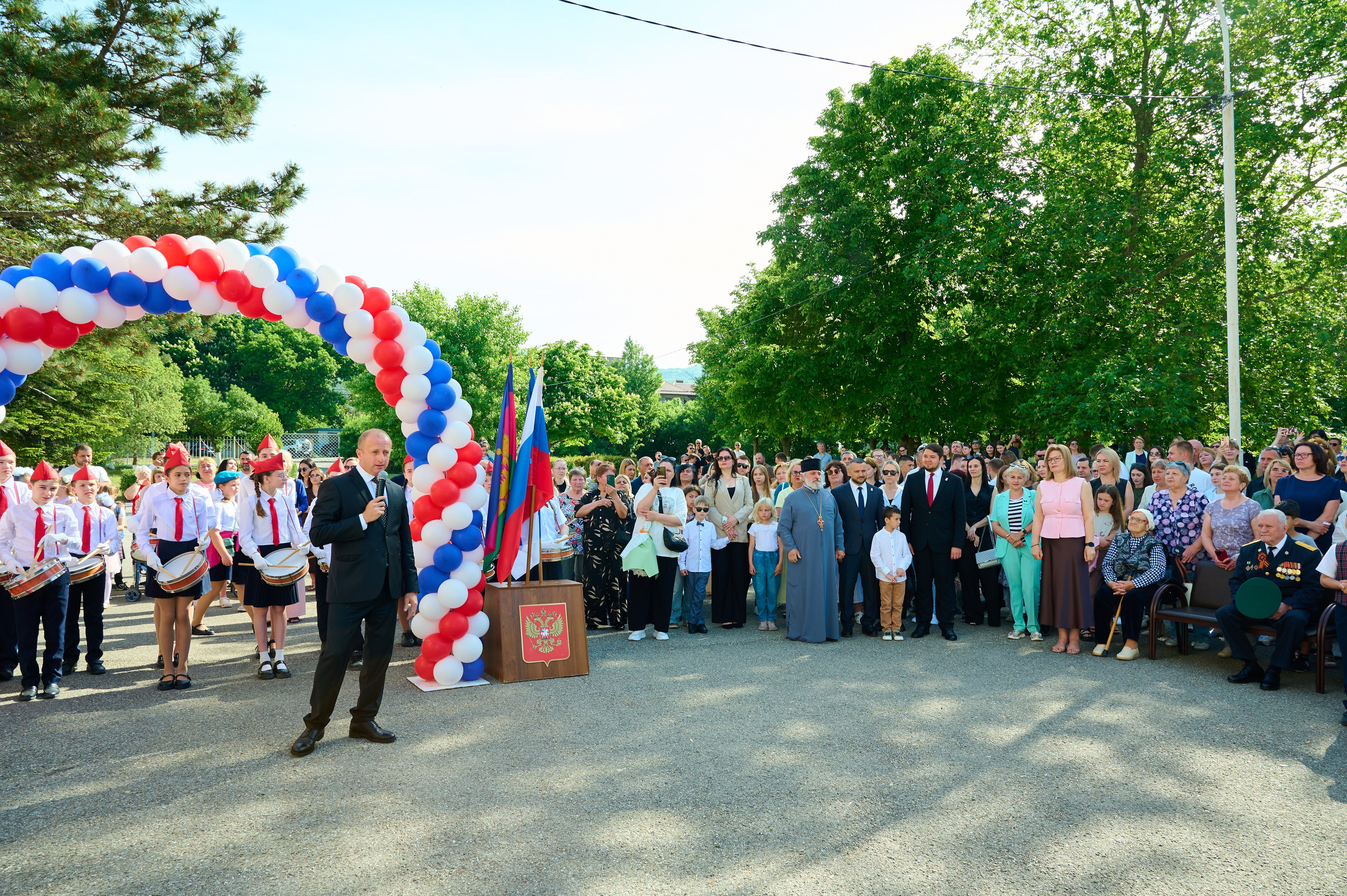 Последний звонок 2025. Жизнь курорта Кабардинка в фотографиях