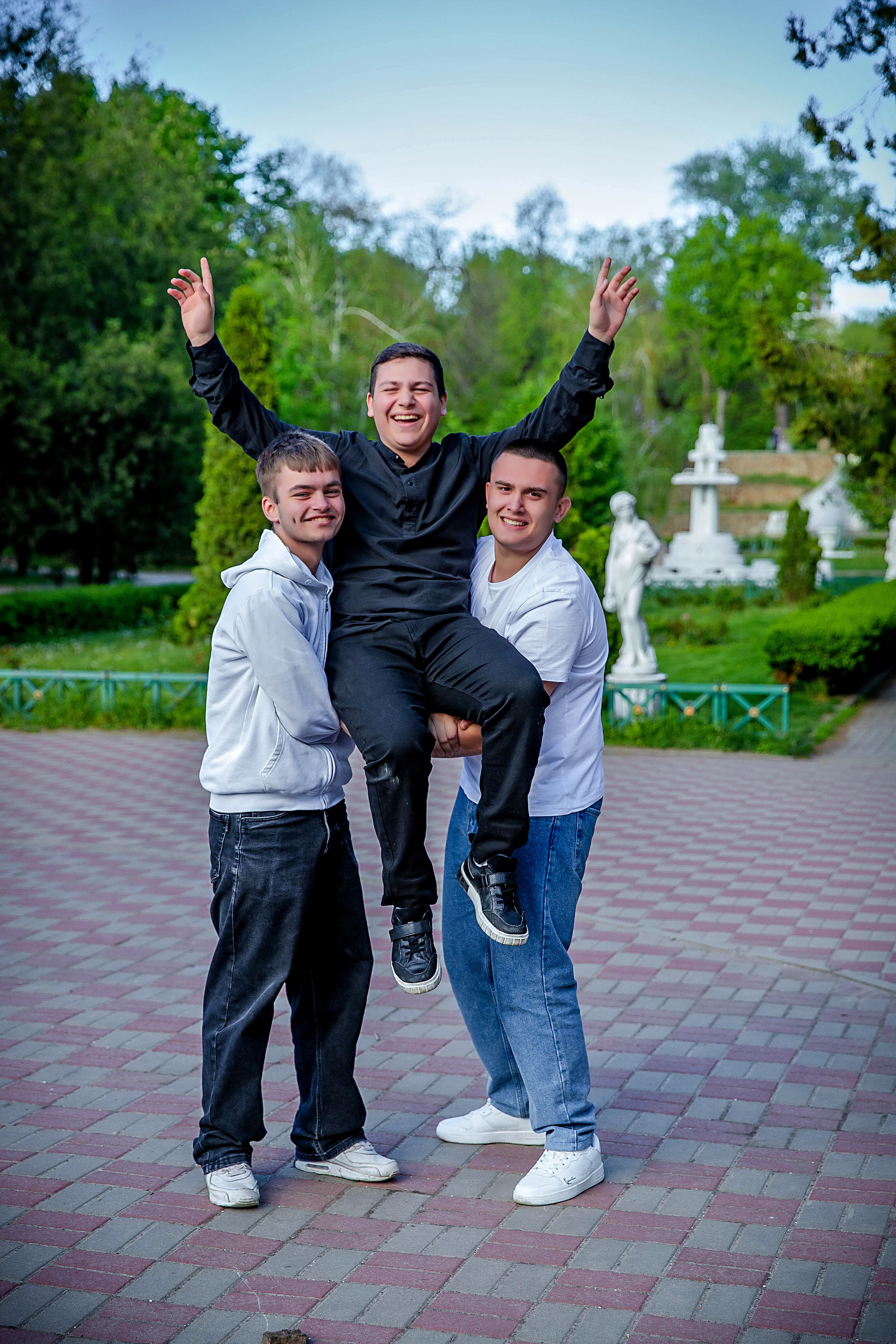 Выпускные (школьные) альбомы (книги) в Ростове-на-Дону. Современные Выпускные Альбомы в Ростове-на-Дону