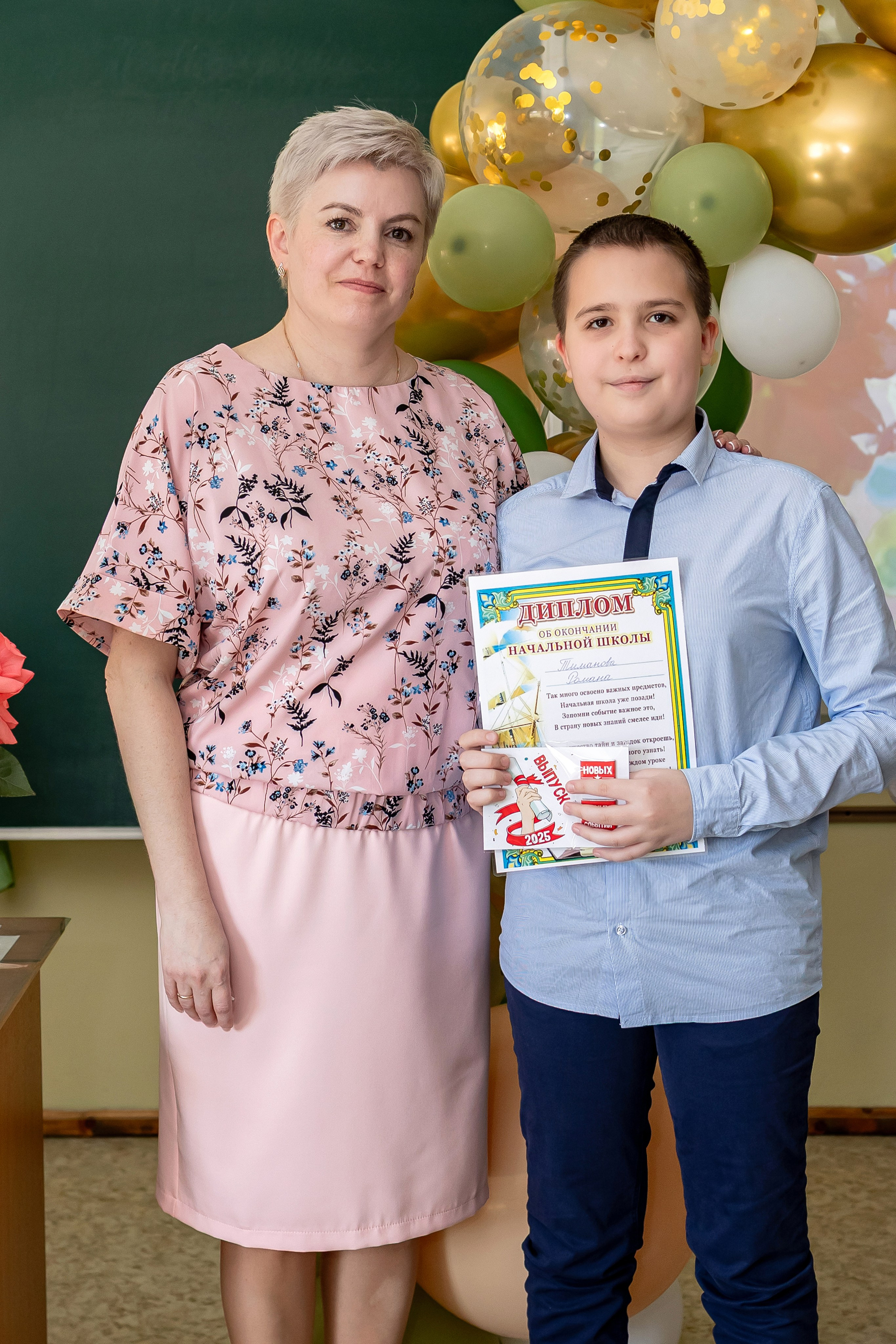 Выпускной в начальной школе в классе. Фотограф и видеограф Москва. Свадебный фотограф, видеограф. Выпускные альбомы. Оживающие альбомы