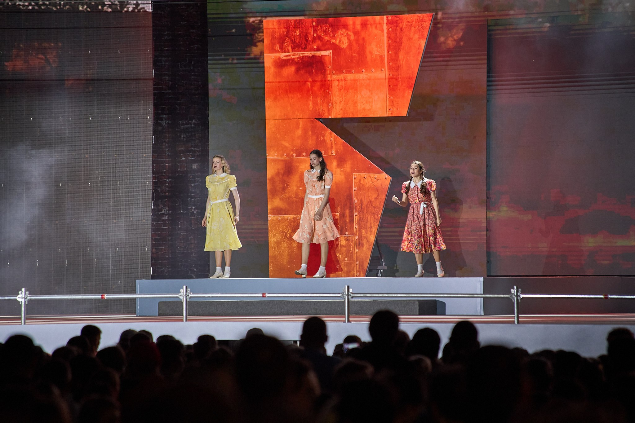 Концерт 9 мая 2025 года на соборной площади. Фотограф Омск | Александр Вандеров