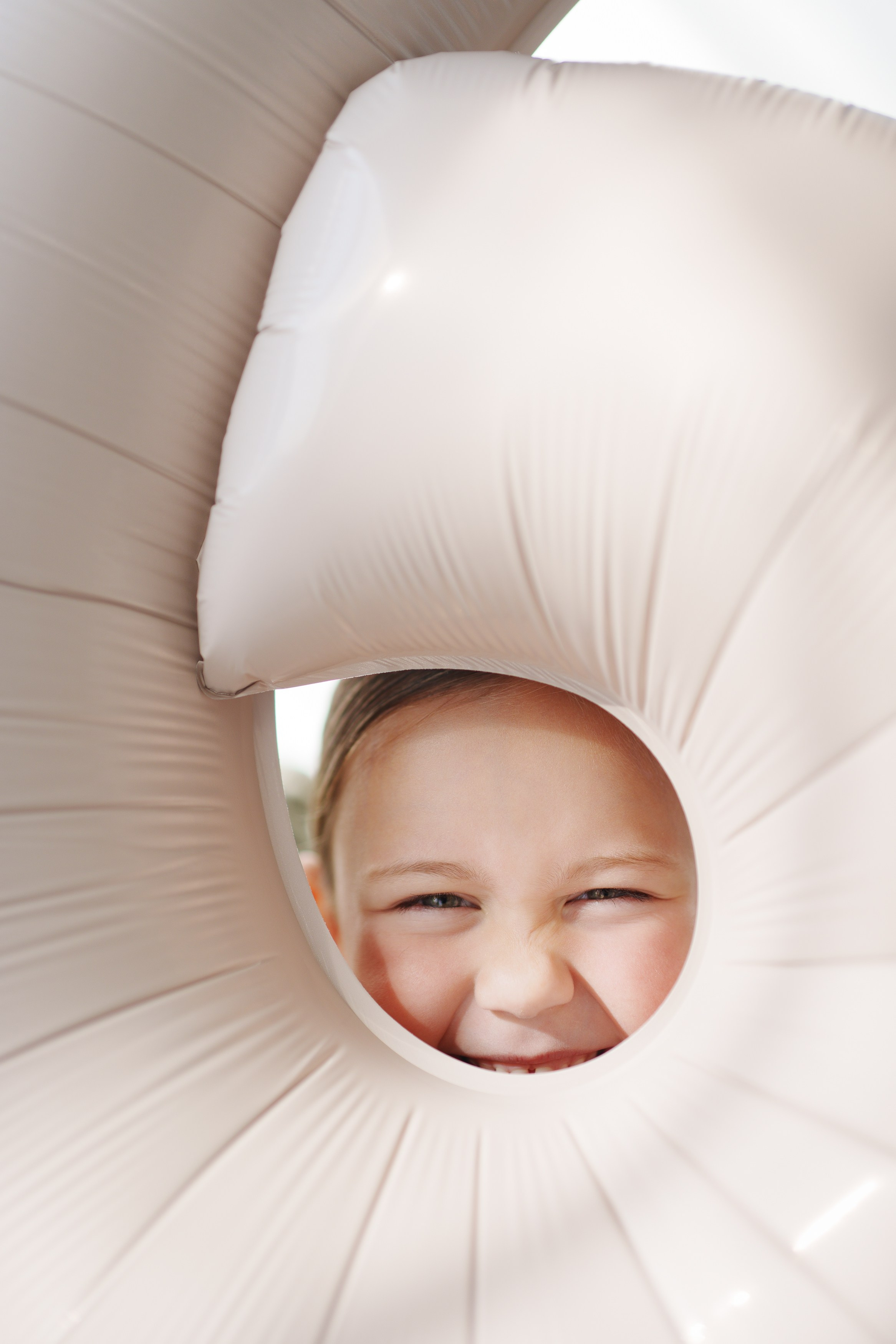 Семейная фотосессия в Уфе в студии Офис46 — тёплые кадры на день рождения ребёнка