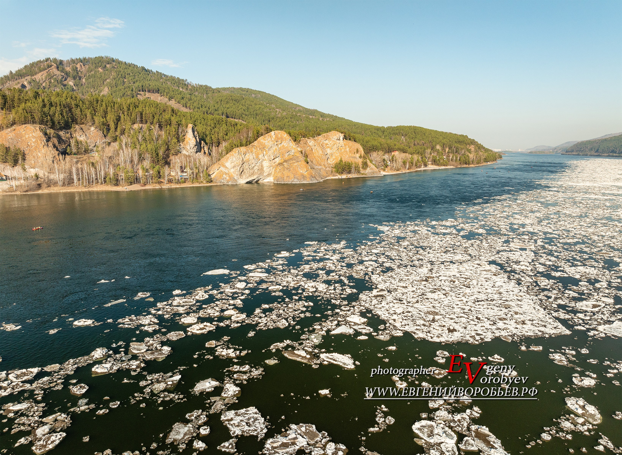 Ледоход на Енисее село Овсянка скала Голубка Караульный бык фото путешествие индивидуальные Экскурсии Красноярск
