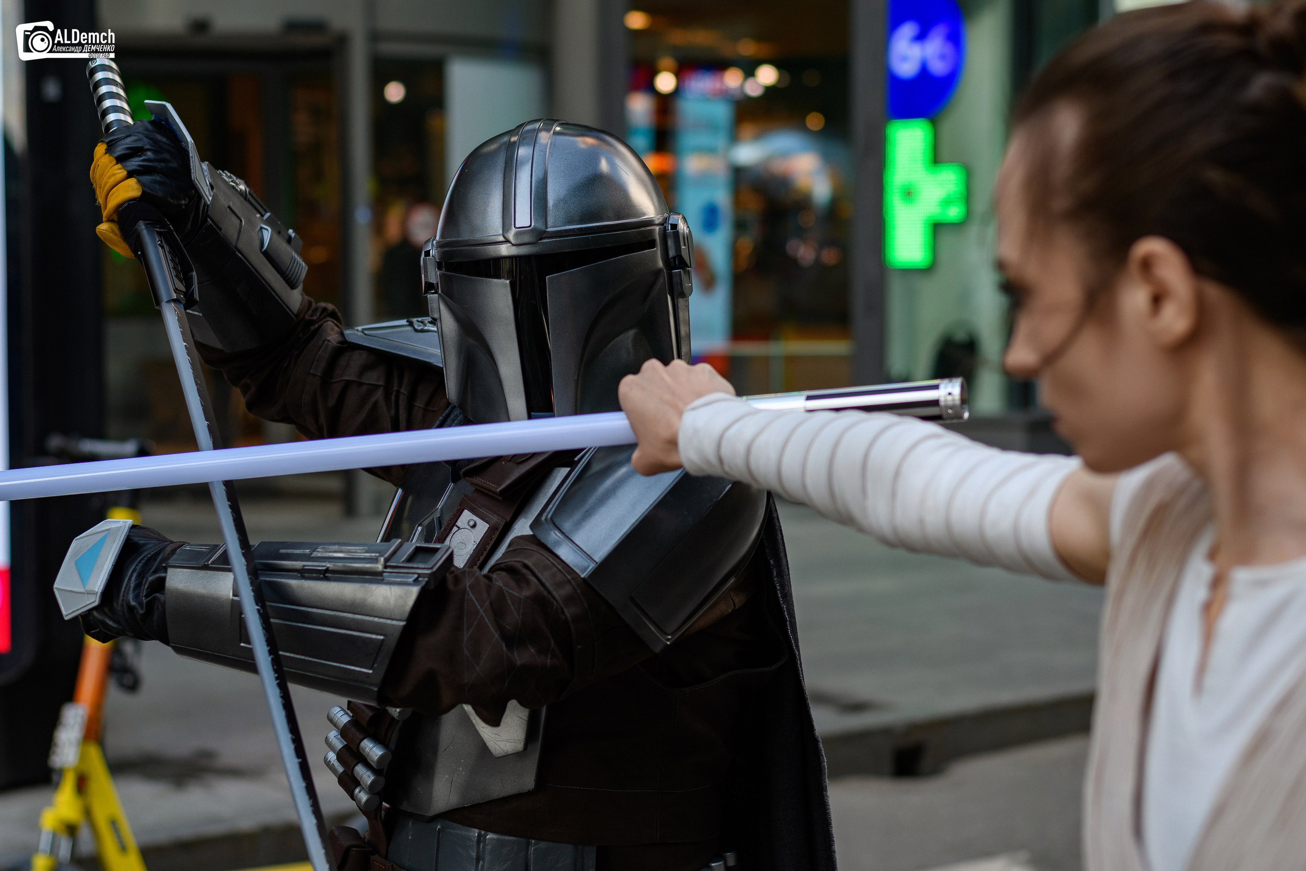 Рей против Мандалорца по звёздным войнам косплей фотосессия