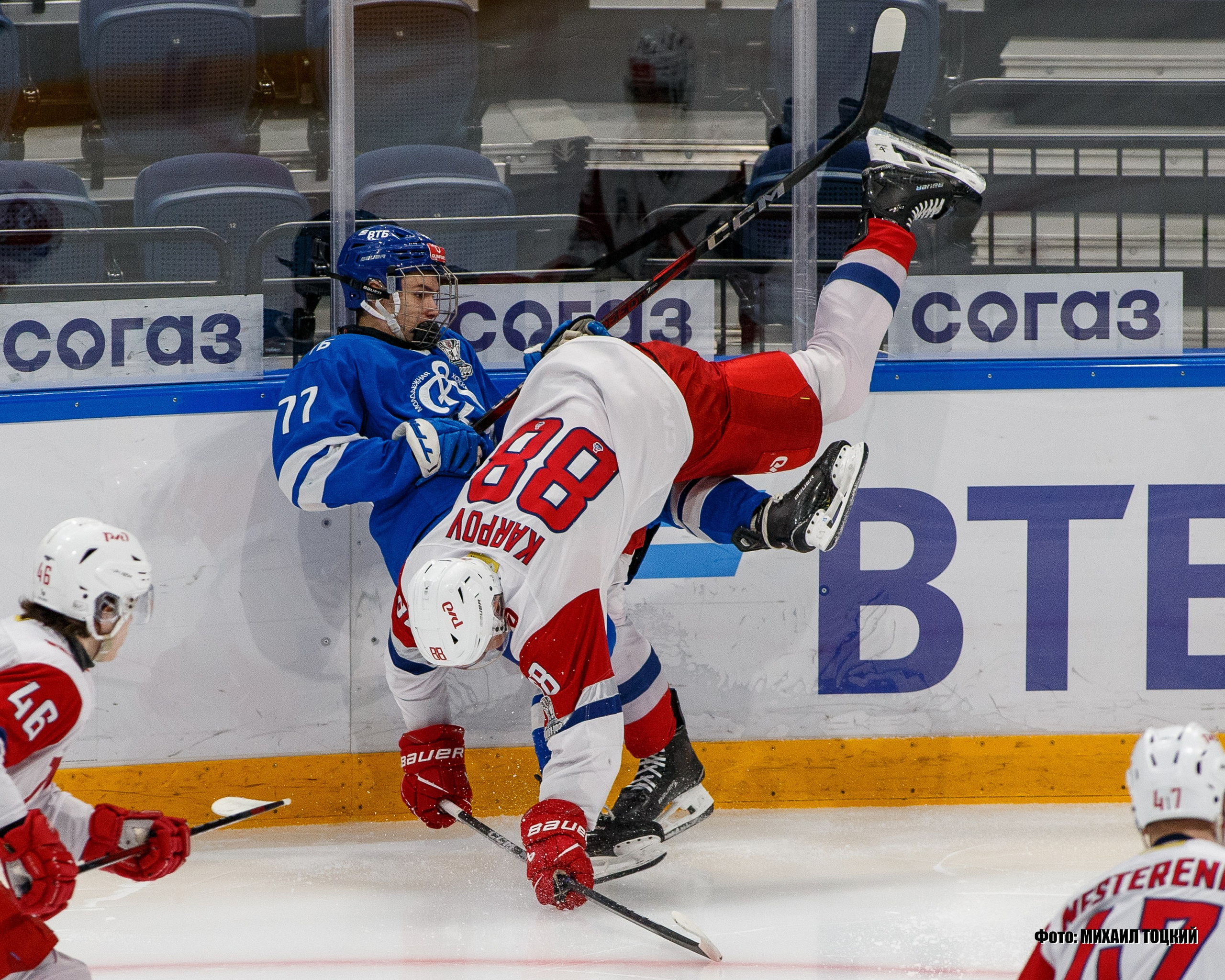 Фоторепортаж Плей-офф МХЛ. МХК Динамо (Москва) — Локо (Ярославль). Михаил Тоцкий портретный и репортажный фотограф в Москве