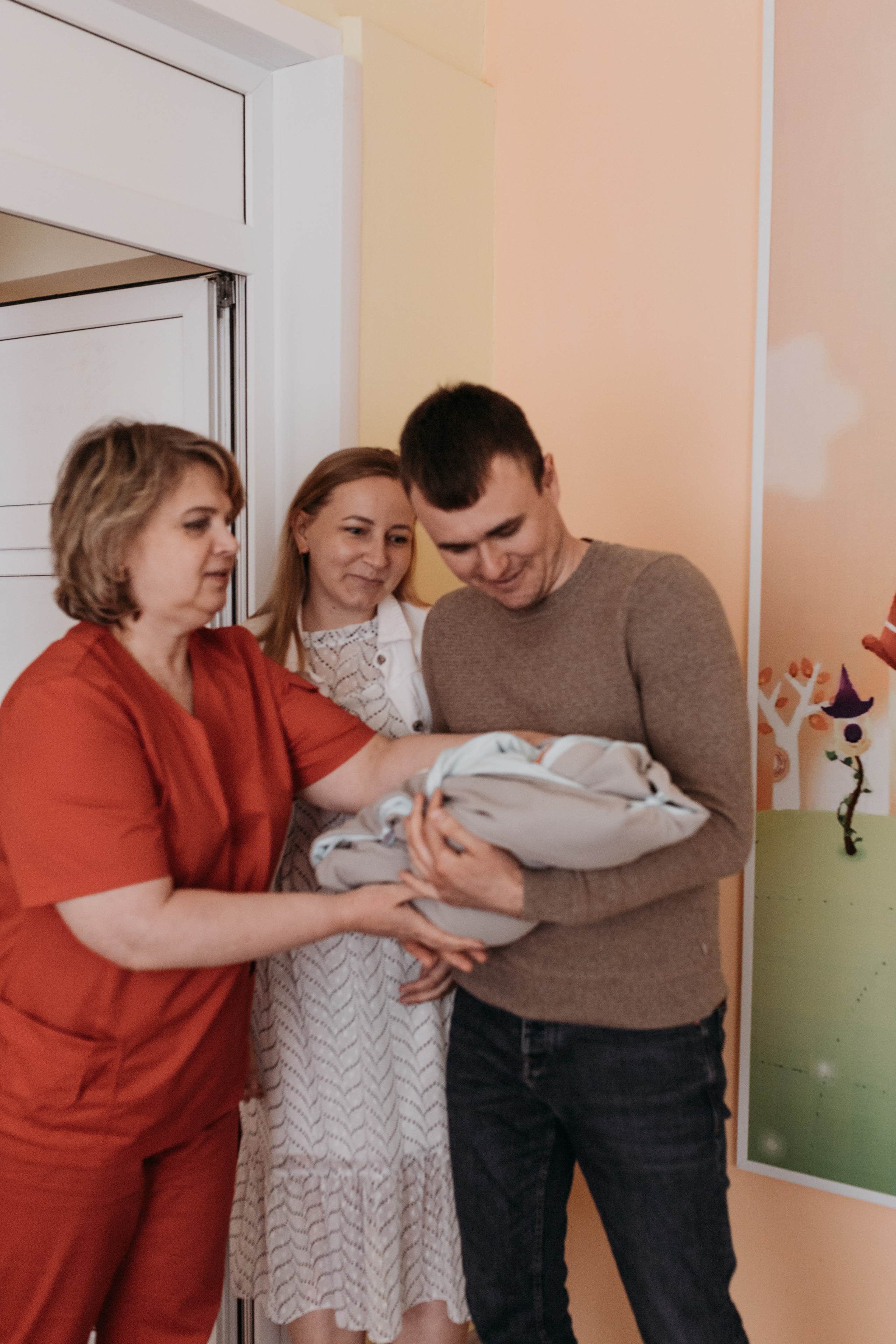 фотосессия выписки из роддома барнаул, фотосъемка выписки, выписка из роддома Барнаул, выписка Барнаул, фотограф на выписку Барнаул, дар выписка, первый роддом выписка фотограф