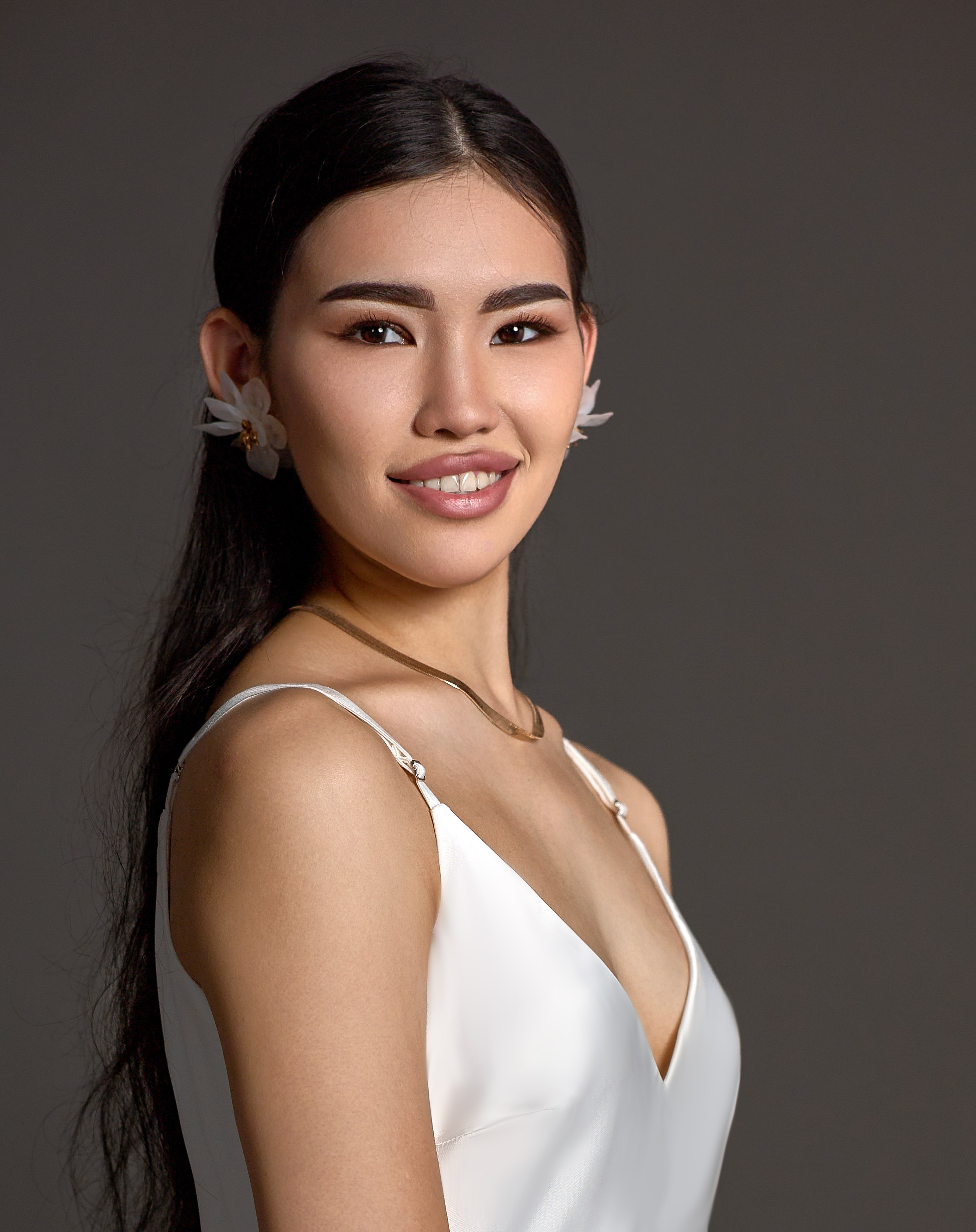 Портрет девушки в студии