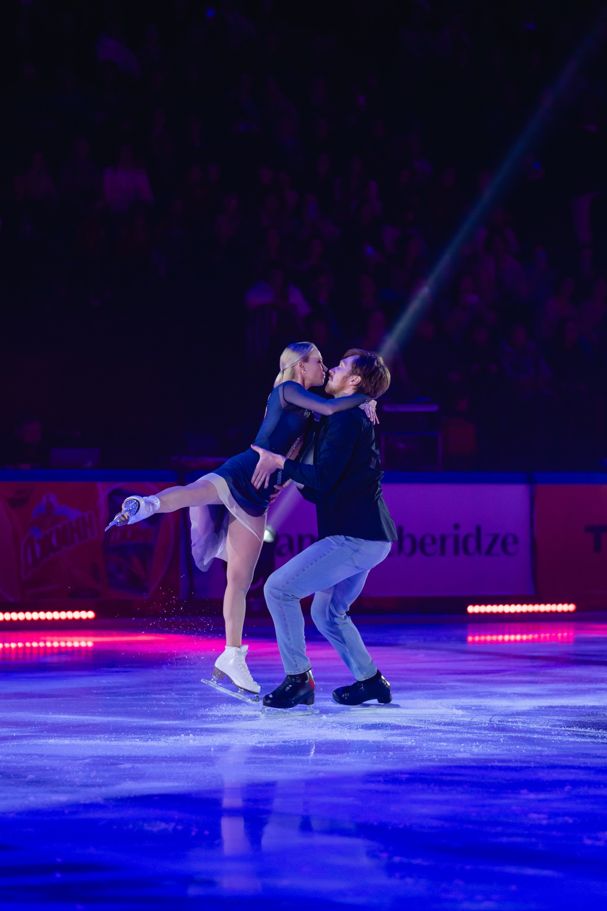 Шоу «Чемпионы на льду» в Новосибирске. Воробьева Ксения — Спортивный и танцевальный фотограф Новосибирск