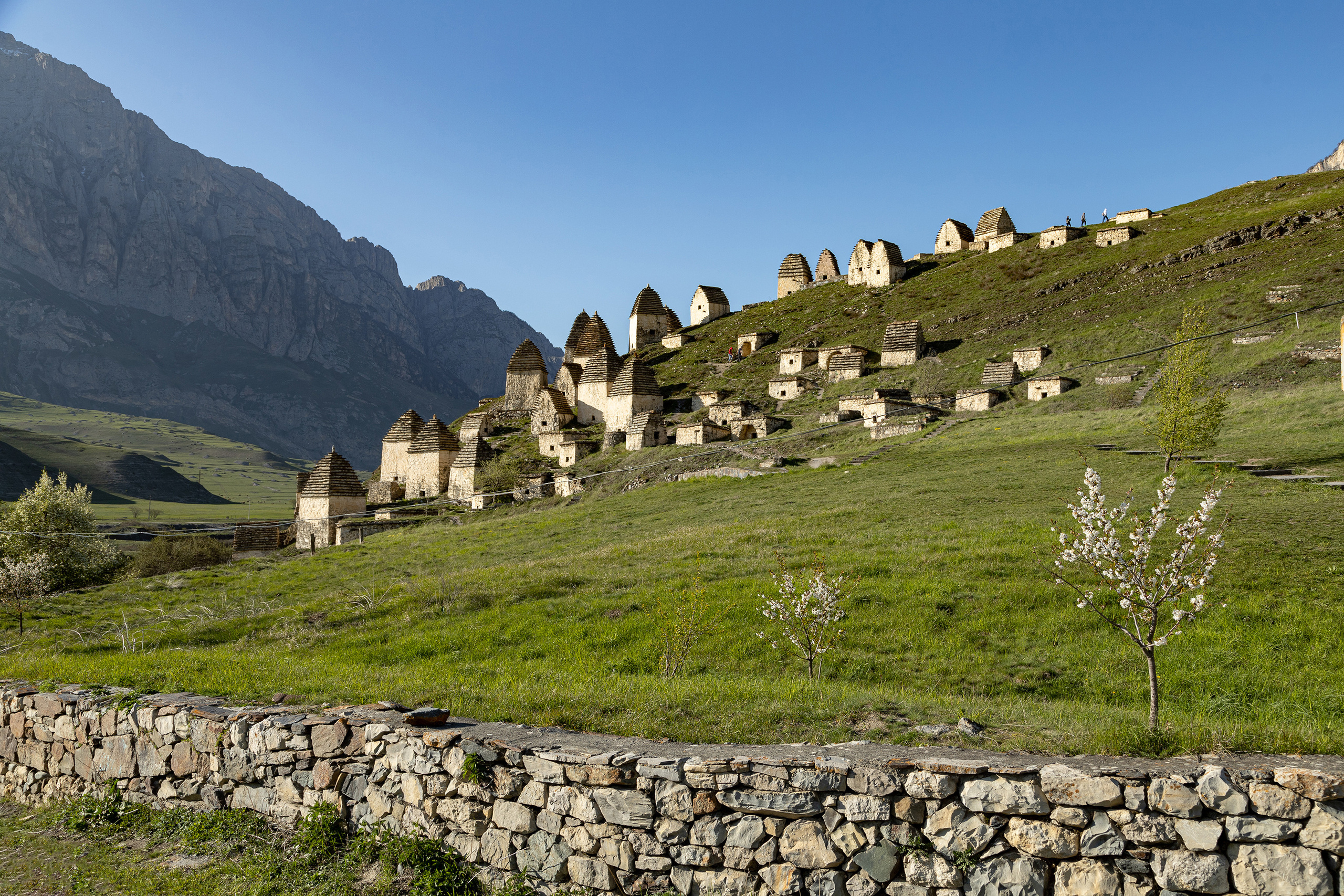 Даргавский некрополь. Город мертвых у селения Даргавс в Северной Осетии-Алании, фото из джип тура Знакомство с Аланией
