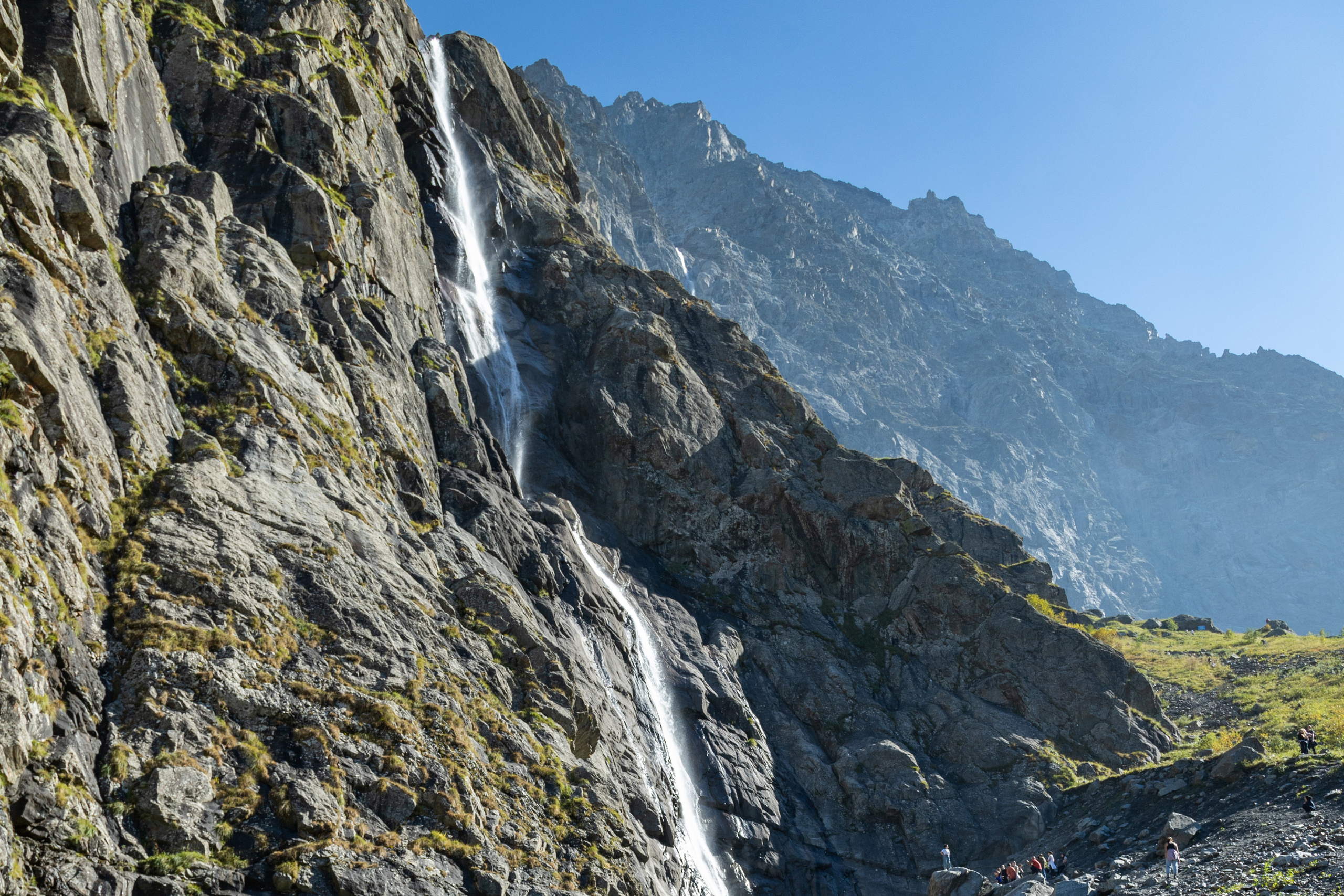 Водопад Малый Зейгалан в Северной Осетии. Даргавское ущелье