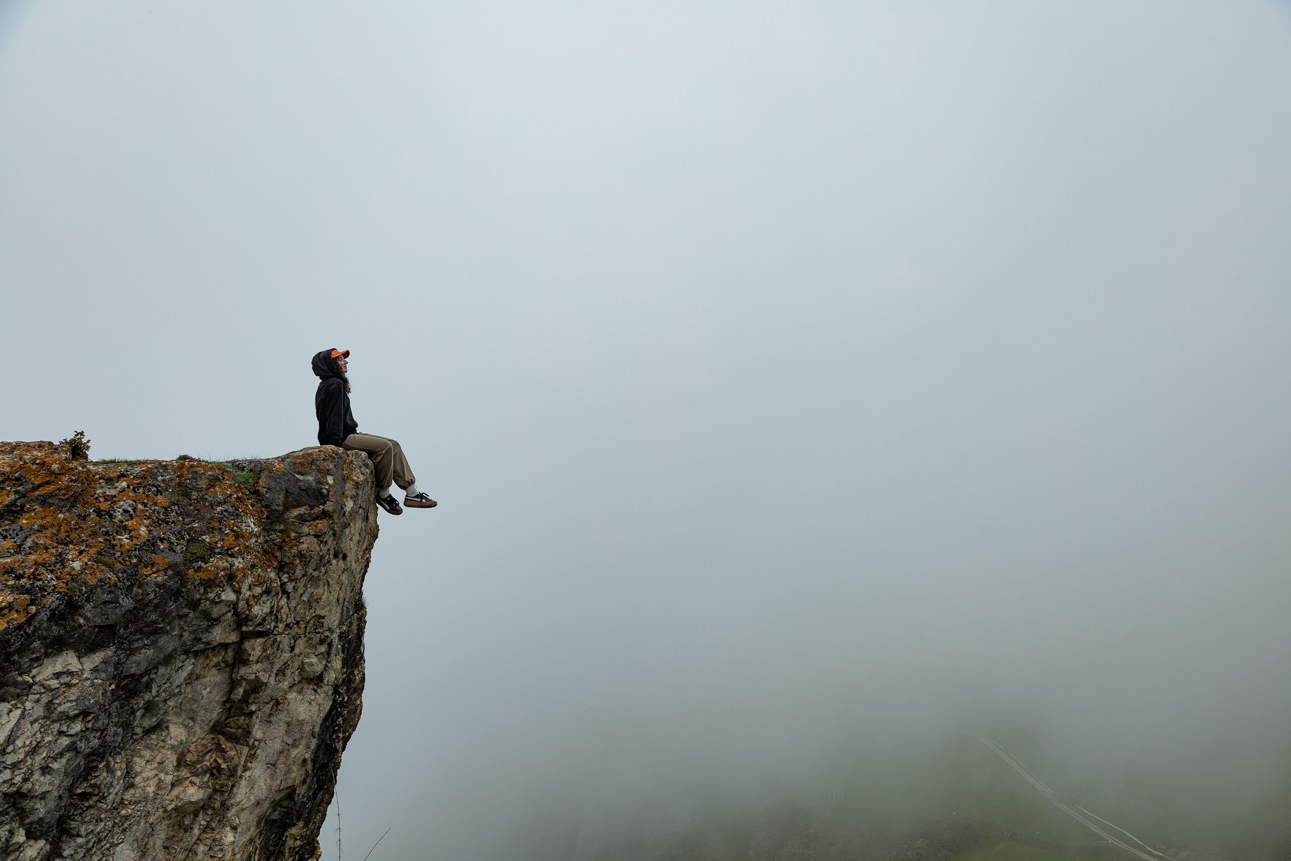 Собачья скала в селении Дагом. Фото из джип тура По тропам шелкового пути