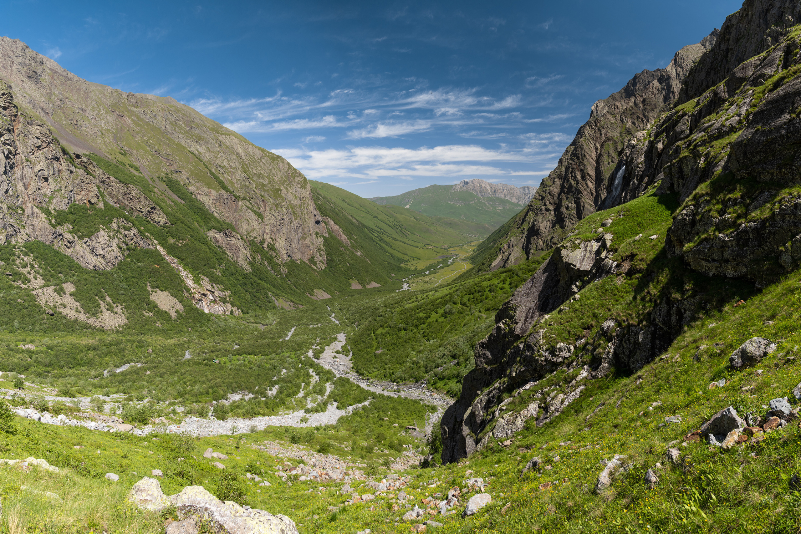 Долина Мидаграбинских водопадов, Даргавское ущелье