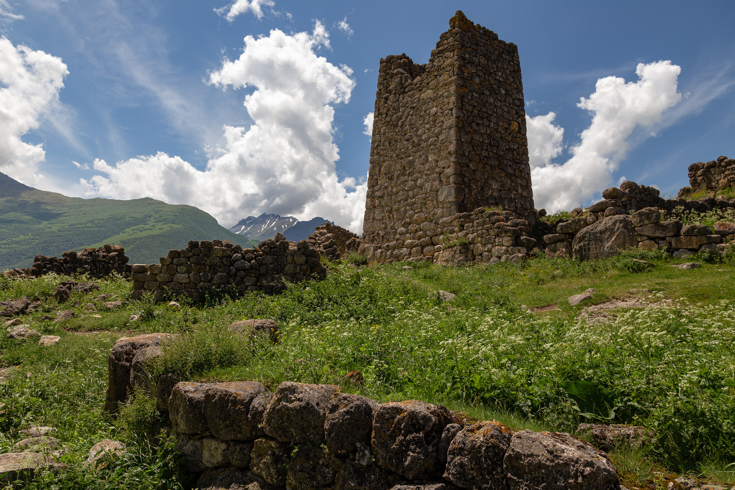 Башня из архитектурного комплекса Цмити в Северной Осетии-Алании
