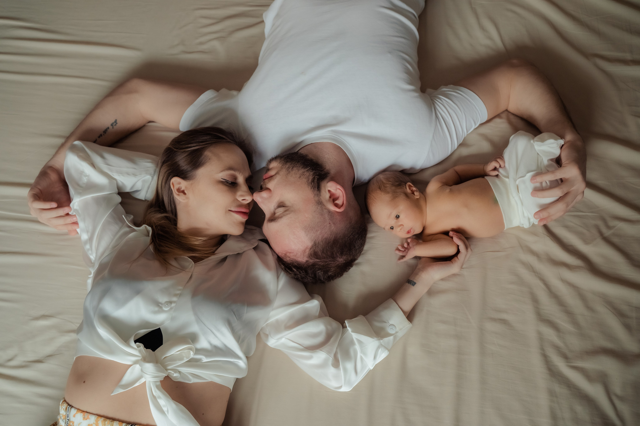 Фотосъемка новорожденного в минималистичном стиле