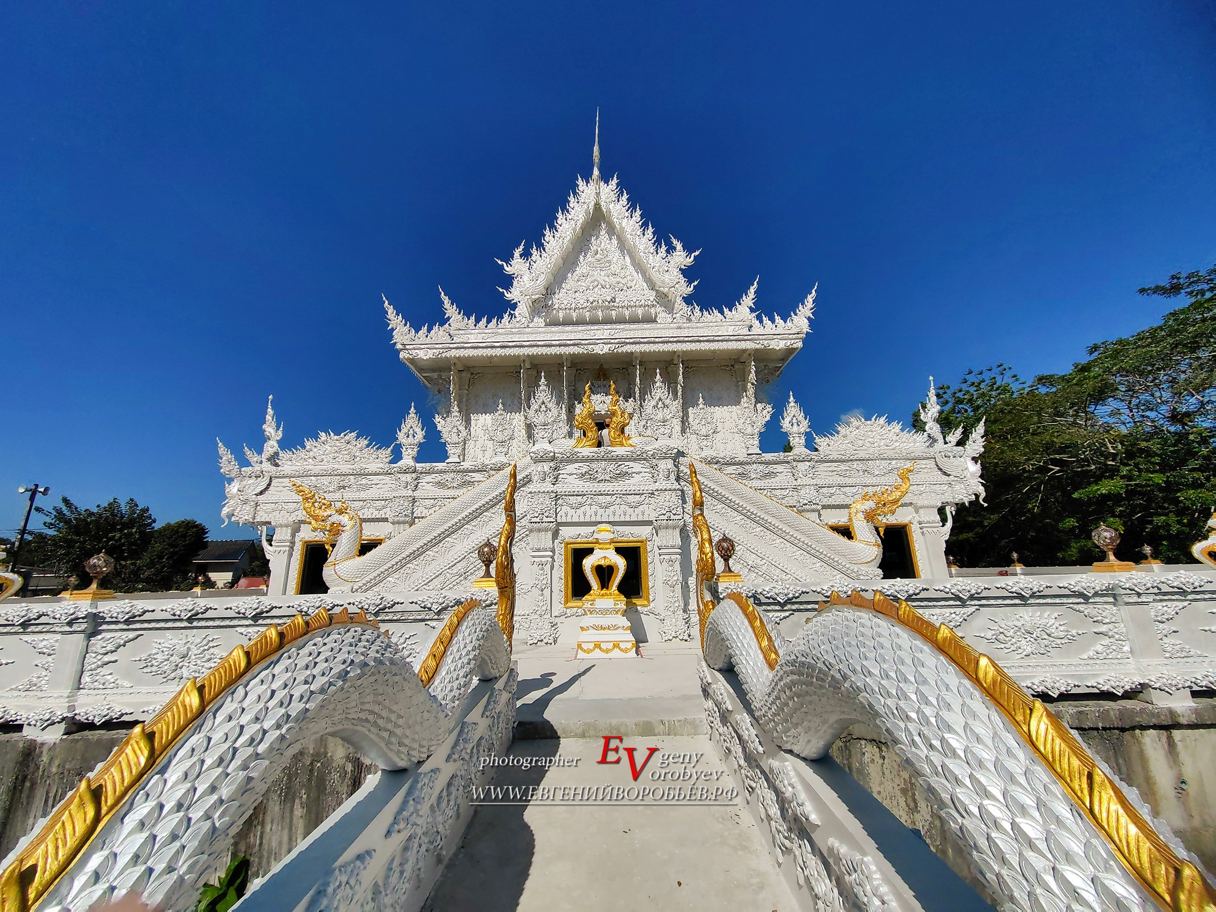 Белый храм на Пхукете Ват Канан Wat Kanan буддистский экскурсия интересной место Phuket туристический гид индивидуальная экскурсия поездка монах монастырь что посмотреть топ мест Пхукет Ват чалон Wat Chalong