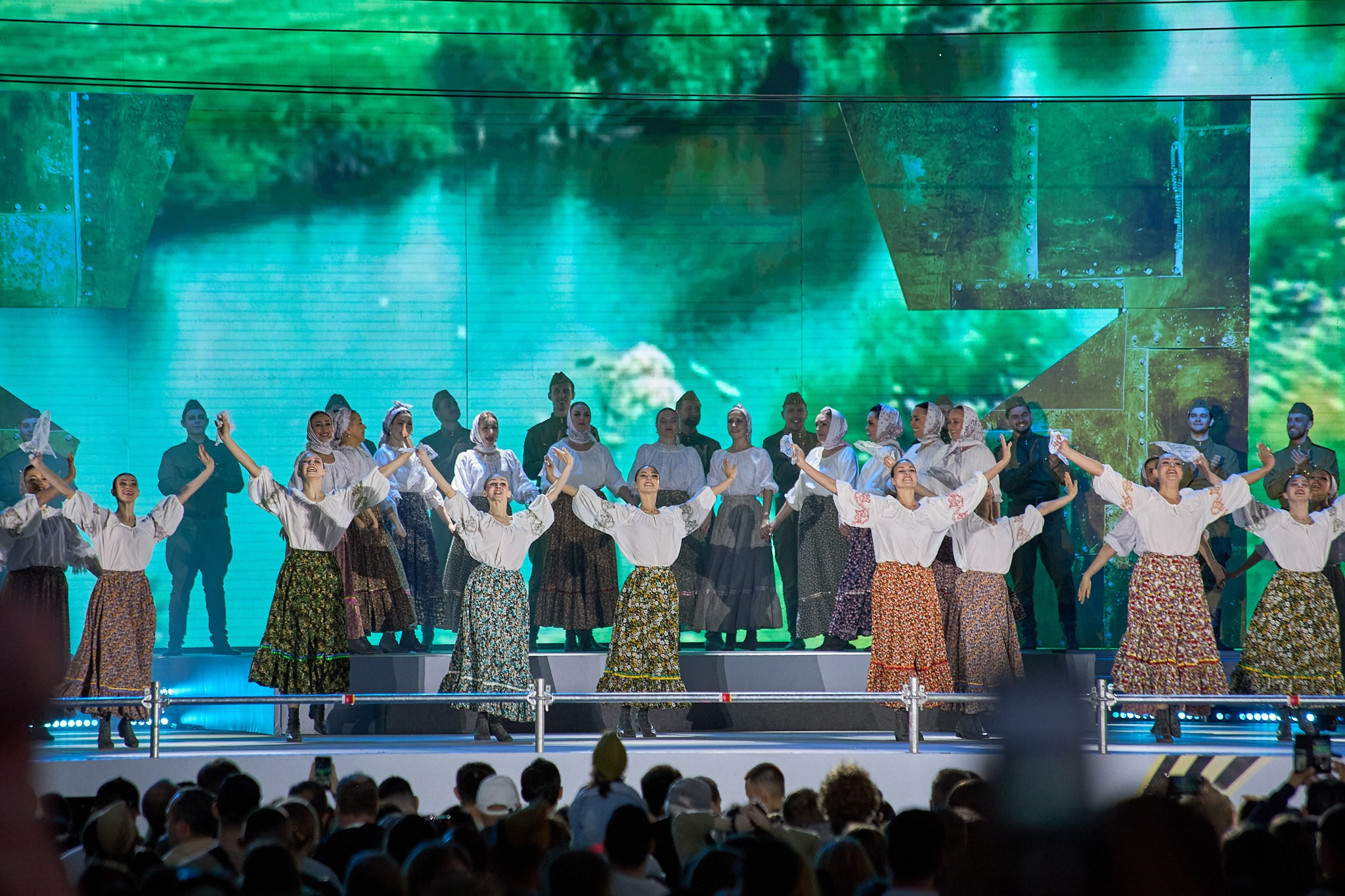 Концерт 9 мая 2025 года на соборной площади. Фотограф Омск | Александр Вандеров