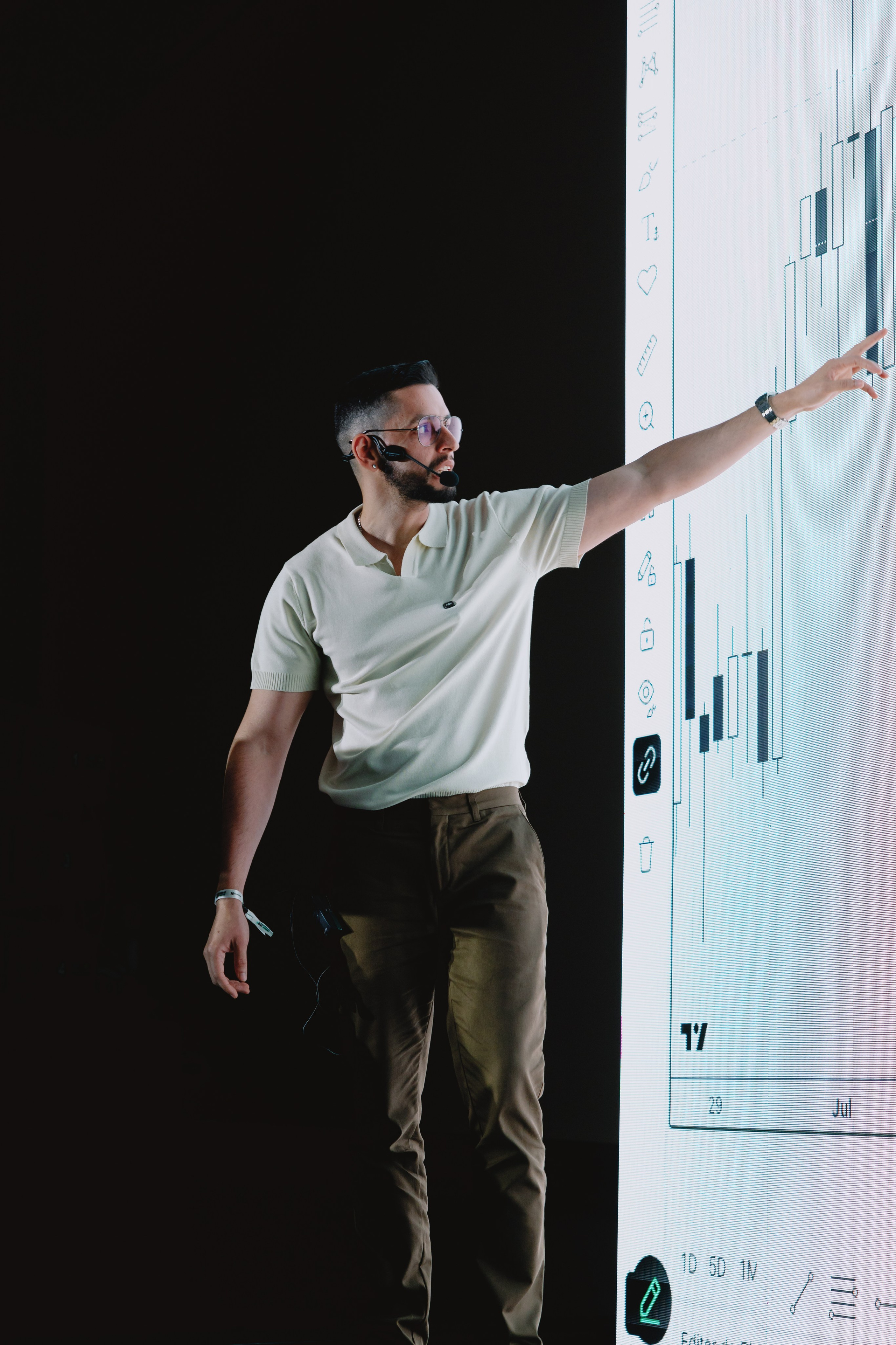 TRADERS DAY By NeomAAA Medellin. NeomAAA Funds Gallery